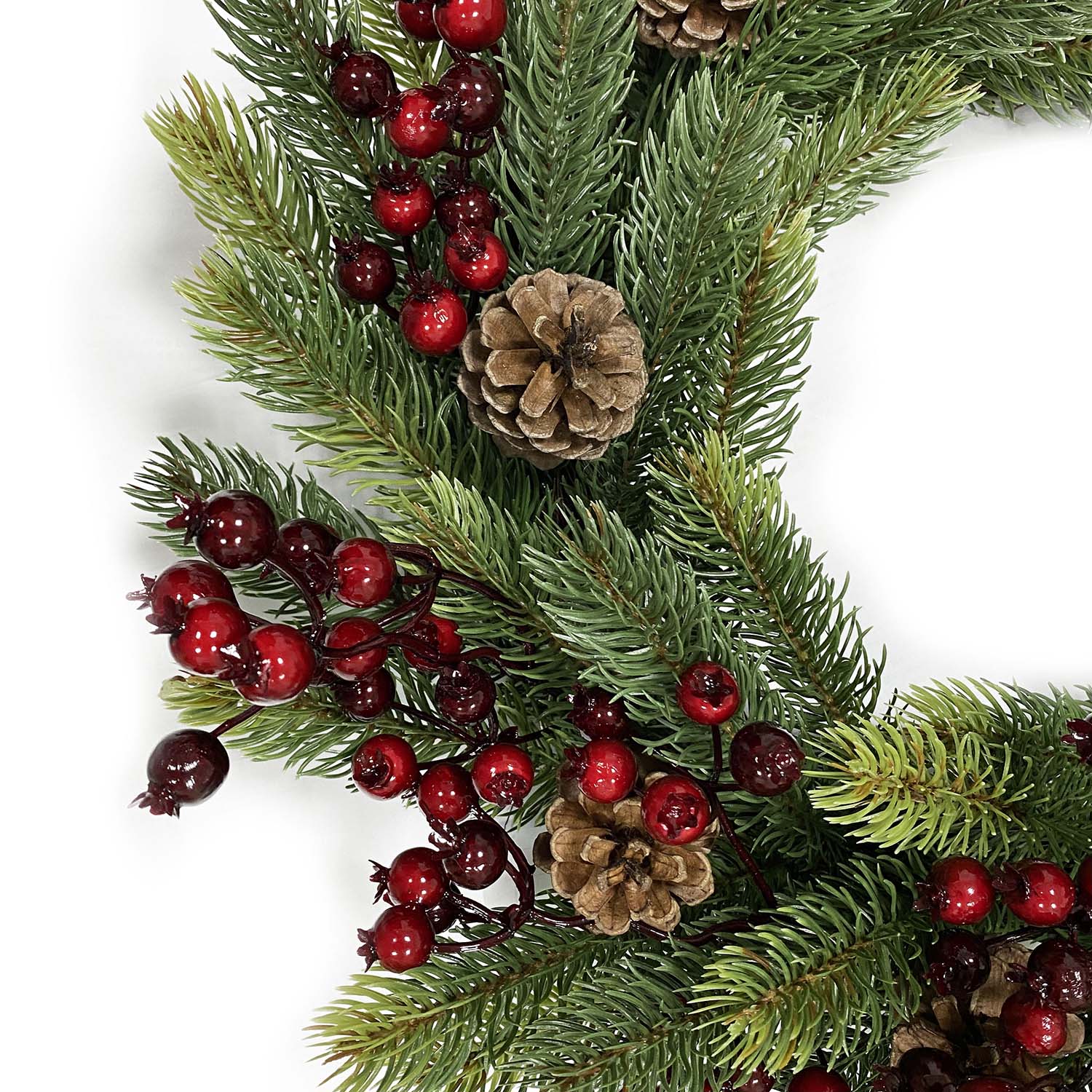 Kaufen Sie hochwertige künstliche Weihnachtskränze mit Beeren und Tannenzapfen. Perfekt für professionelle festliche Tür- und Wanddekoration.