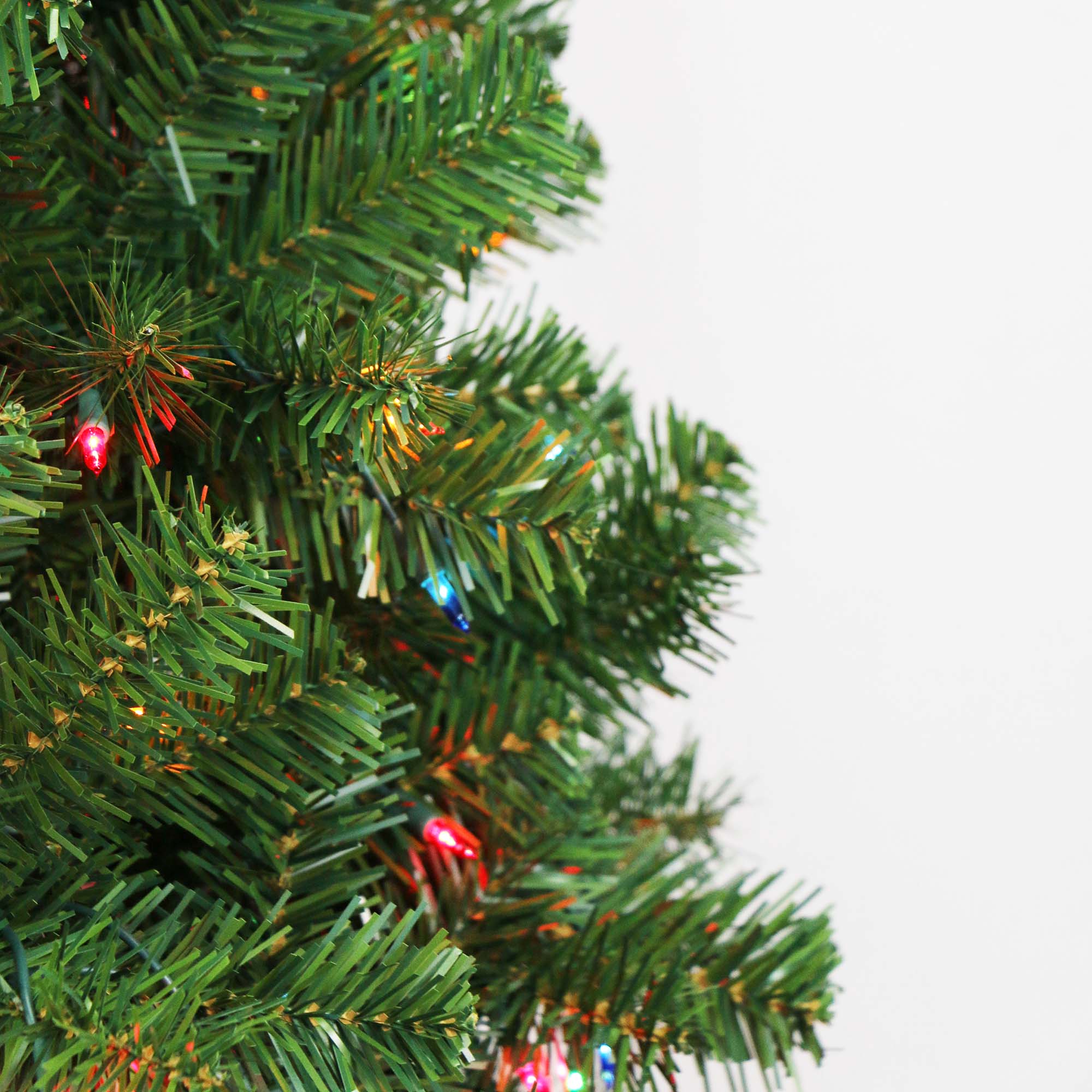 Kaufen Sie vorbeleuchtete künstliche Weihnachtsbäume im Großhandel. Unsere ungiftigen, umweltfreundlichen grünen Bäume mit mehrfarbigen LED-Leuchten sind perfekt für globale Importeure.