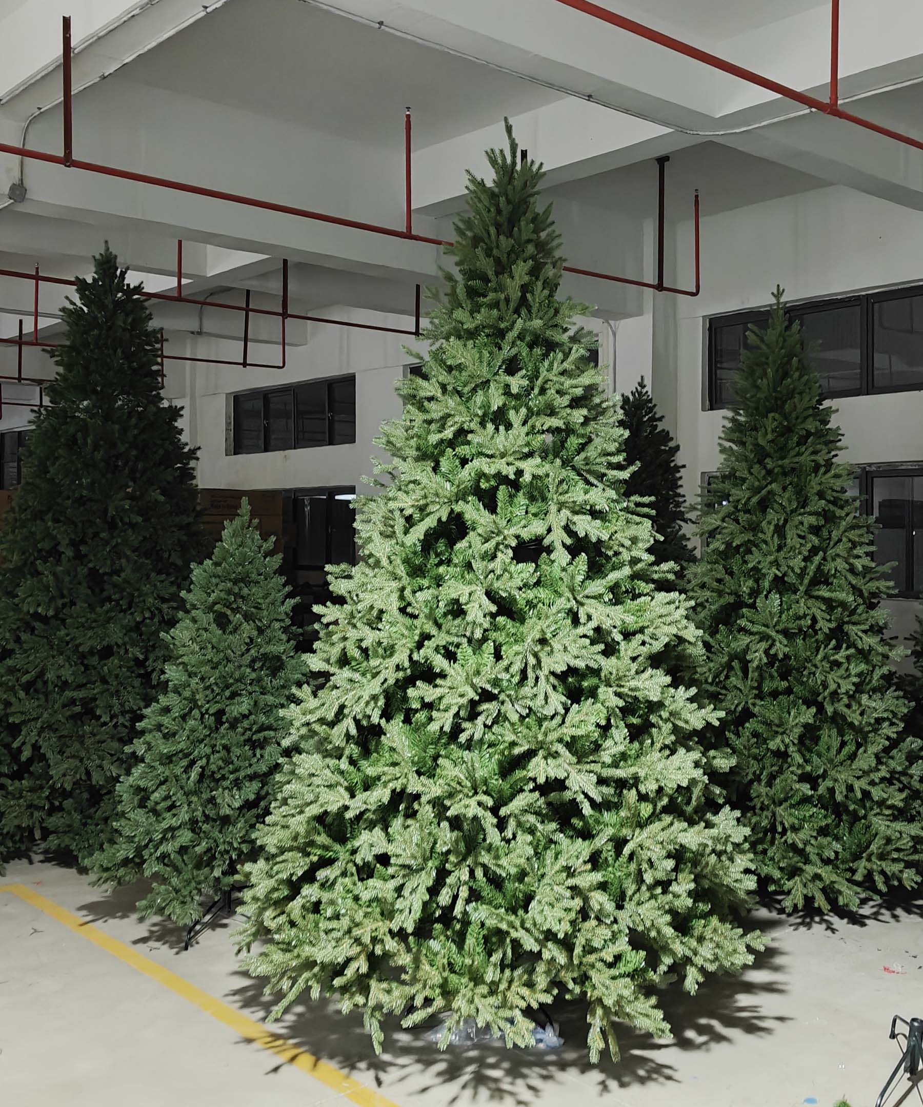 As a sustainable alternative to fresh pine trees, artificial Christmas trees are reusable year after year, reducing waste while preserving the magic of Christmas traditions.