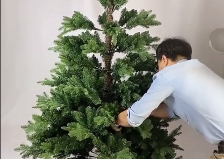 Step by step guide on assembling artificial Christmas trees Includes preparation steps section connection tips branch fluffing methods and storage advice for durability Helpful for anyone looking to set up artificial Christmas trees easily.