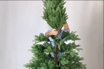 Step by step guide on assembling artificial Christmas trees Includes preparation steps section connection tips branch fluffing methods and storage advice for durability Helpful for anyone looking to set up artificial Christmas trees easily.