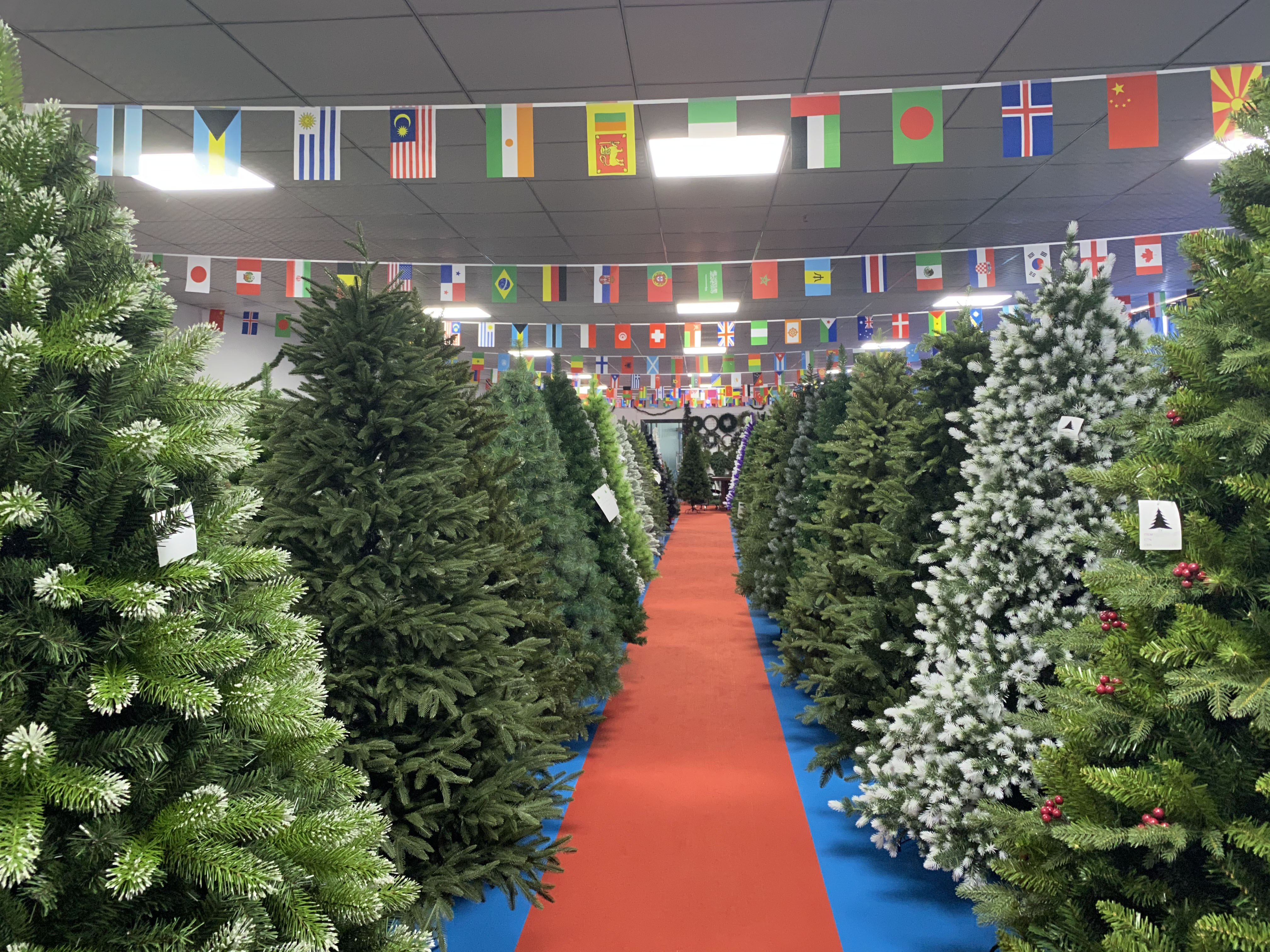 Elevate your holidays with this 6FT (180cm) lush artificial Christmas tree—full, realistic foliage for festive decor. Sturdy stand included; easy setup & storage. Perfect for home, office, or seasonal celebrations!