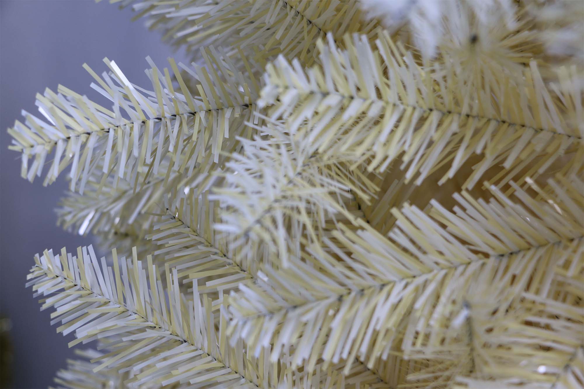 Elevate your holiday decor with the Trendy Tree Ombre Gold-White Artificial Christmas Tree. This full-bodied tree features a gradient gold-to-white finish, lush PVC needles, and a sturdy metal stand. Perfect for home, office, and Christmas party displays.