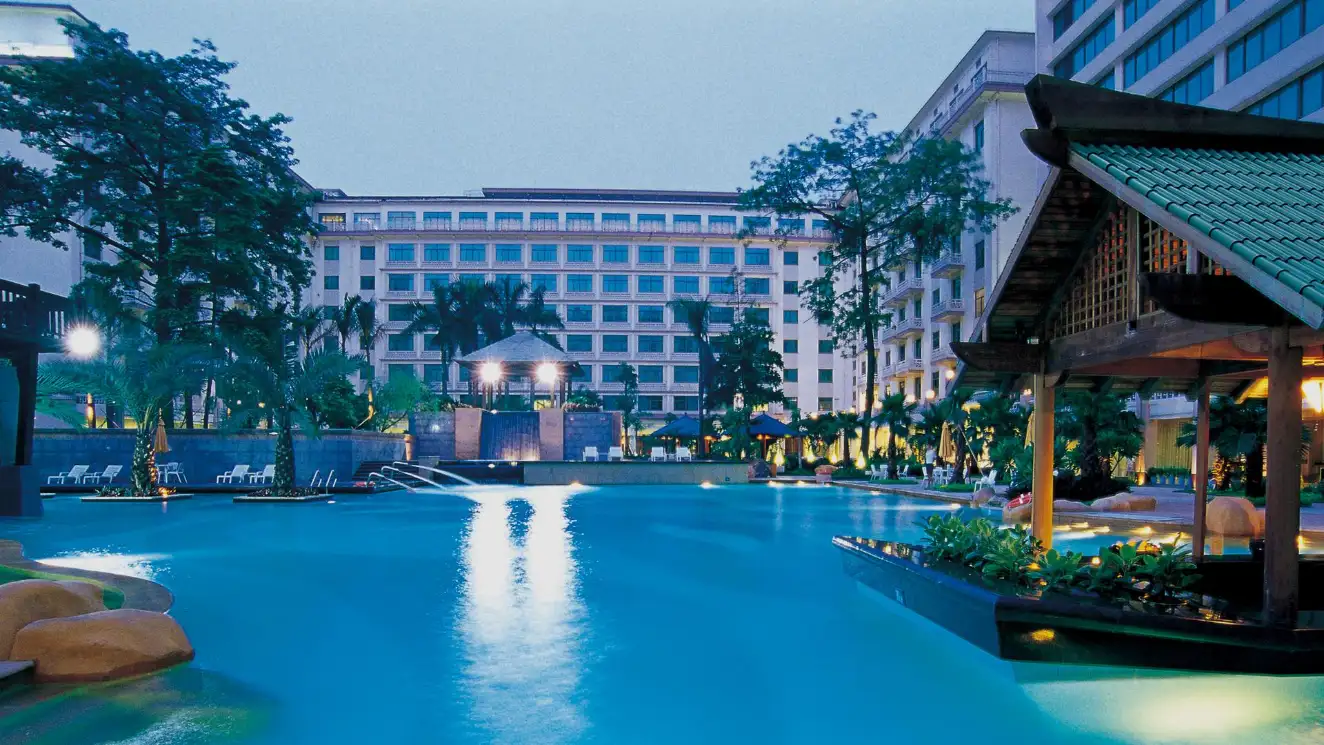 Hotels & Resorts