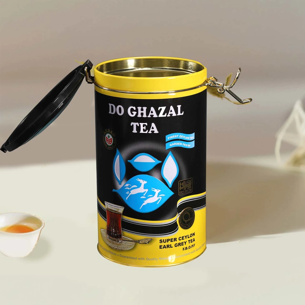round black tea tin box with hinge