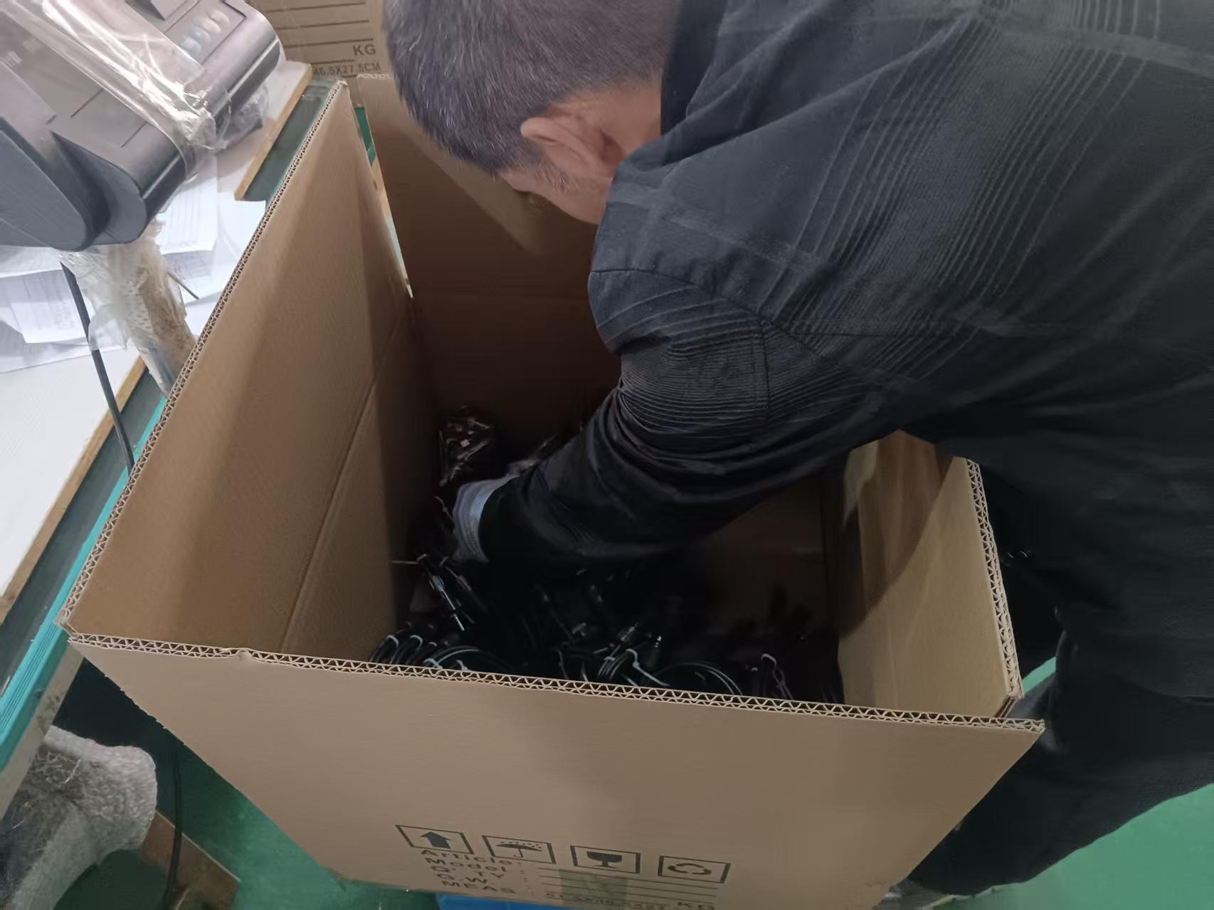 manual counting of Christmas cargo prevent short shipment accurate packing