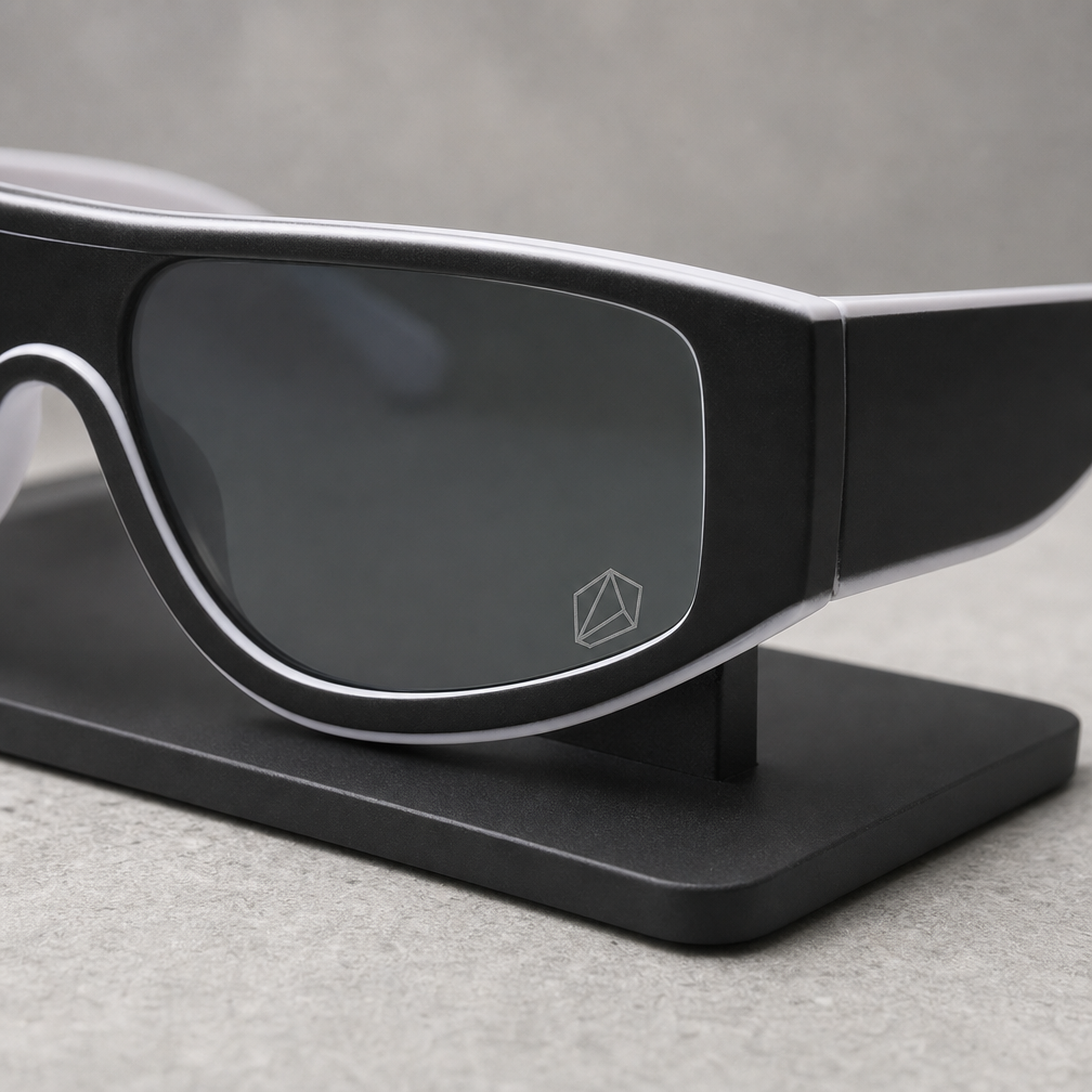 Laser engraving sunglasses lens logo
