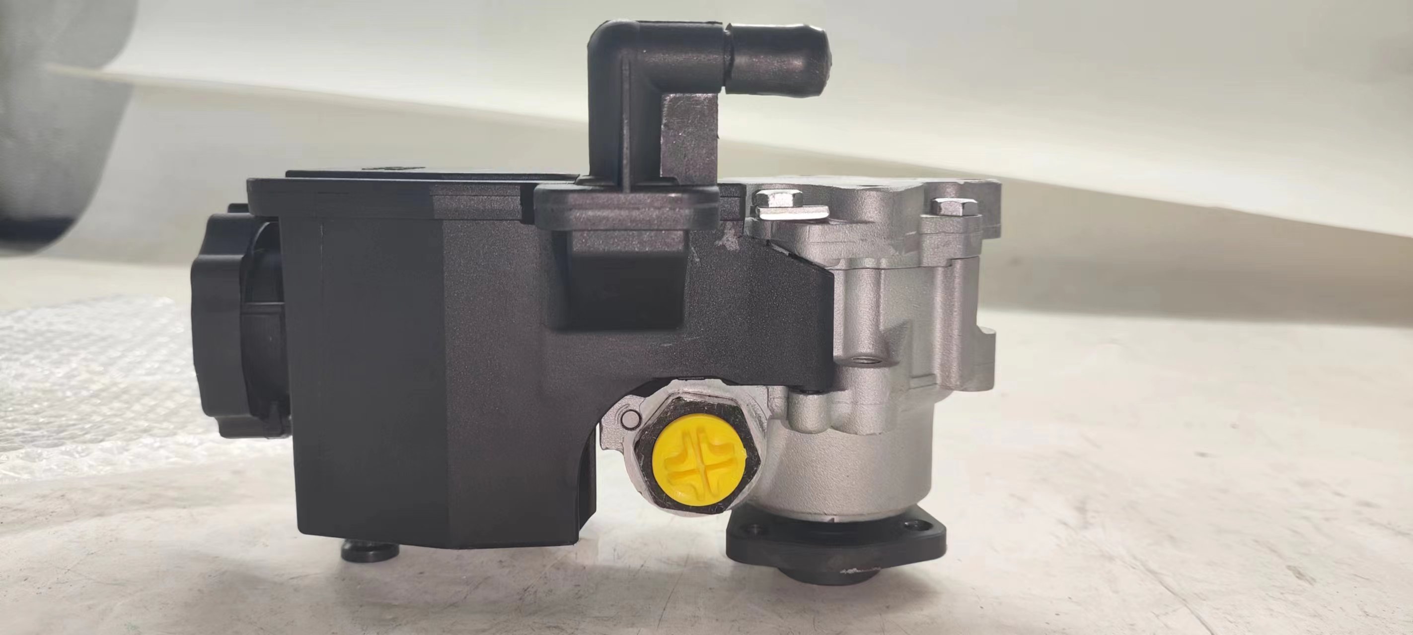 Mercedes-Benz W202 C200 Steering Pump 0024662601