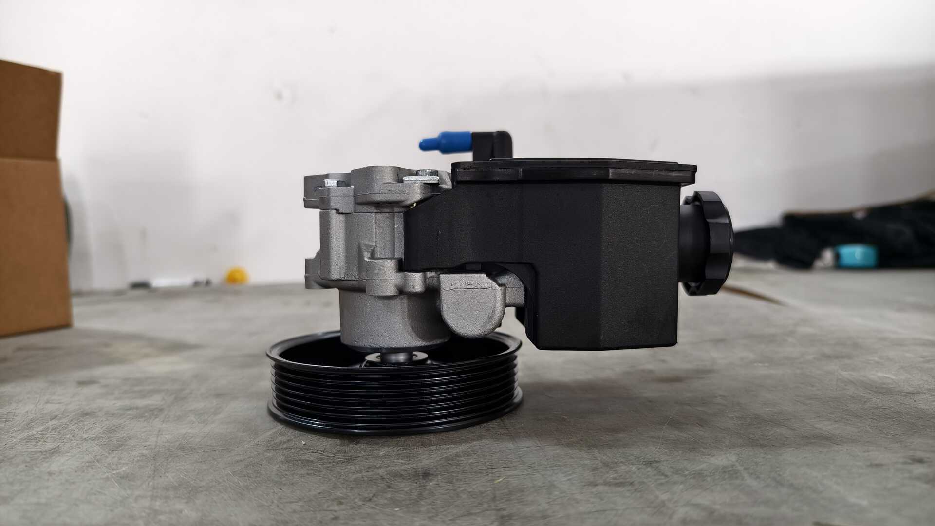 Mercedes-Benz C-Class W202 Power Steering Pump 0024662901