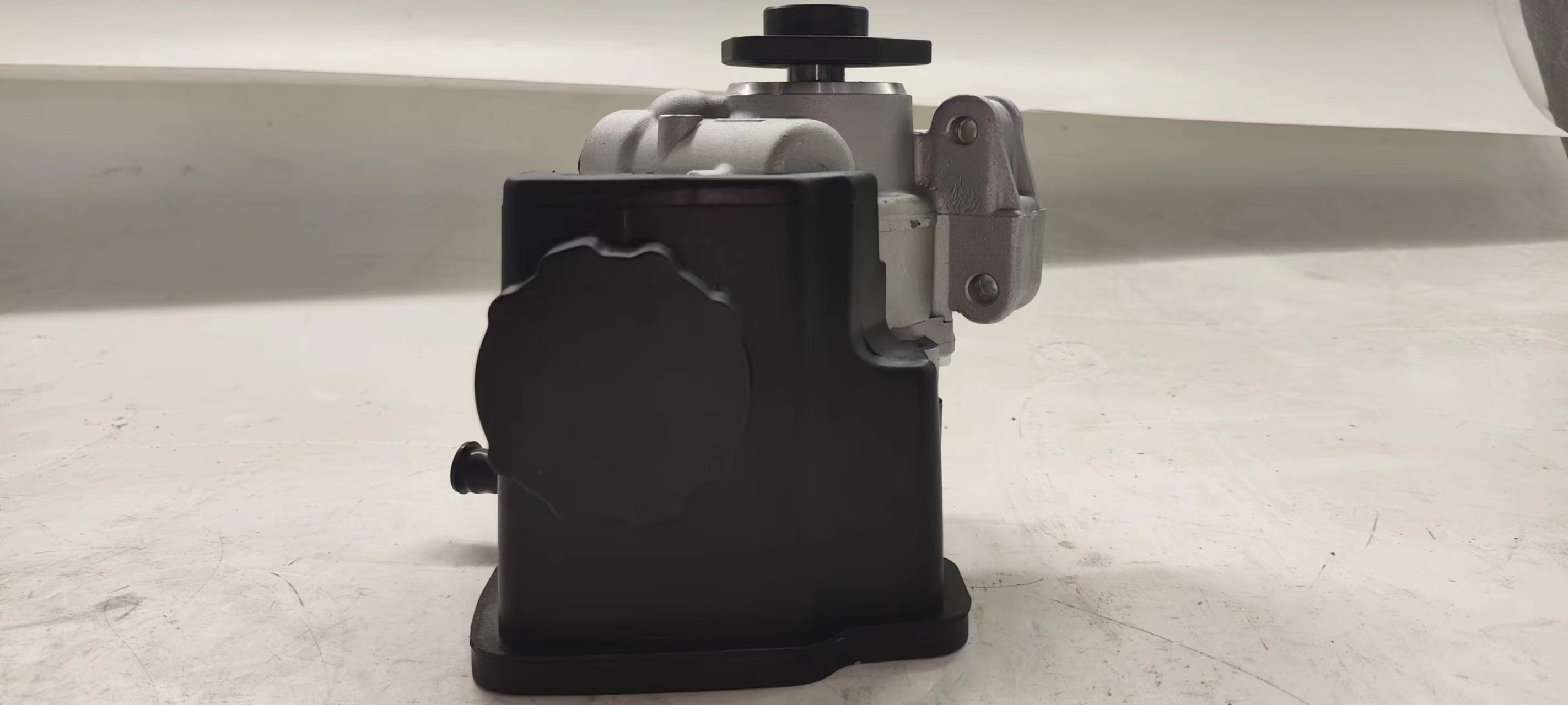Mercedes-Benz Sprinter Power Steering Pump 0024667501