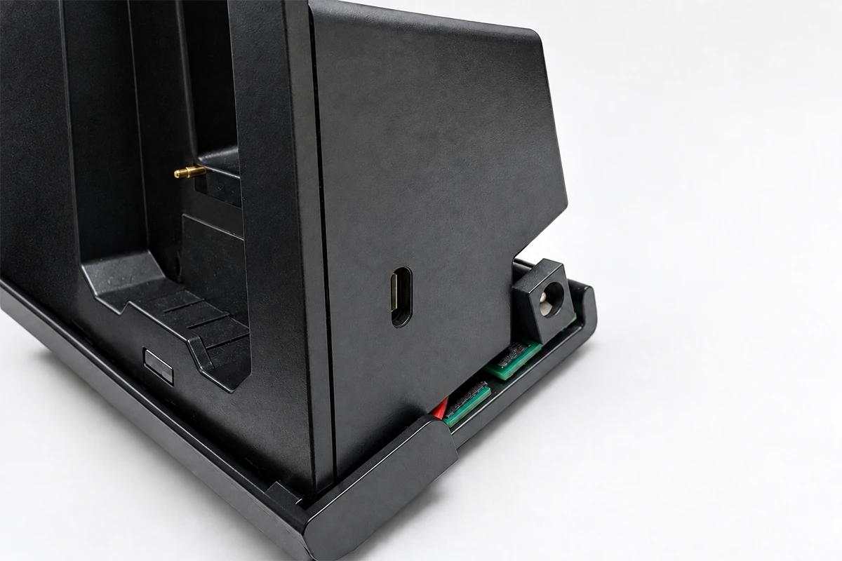 USB Type-C input on a W8008 individual cradle and round DC input on the five-position base