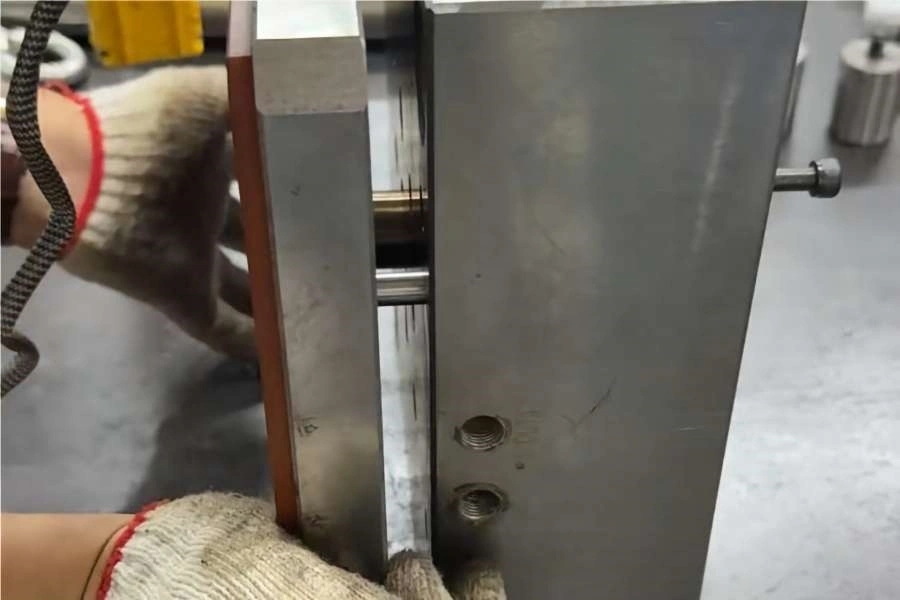 Cleaning inspection and lubrication of moving mold components during maintenance