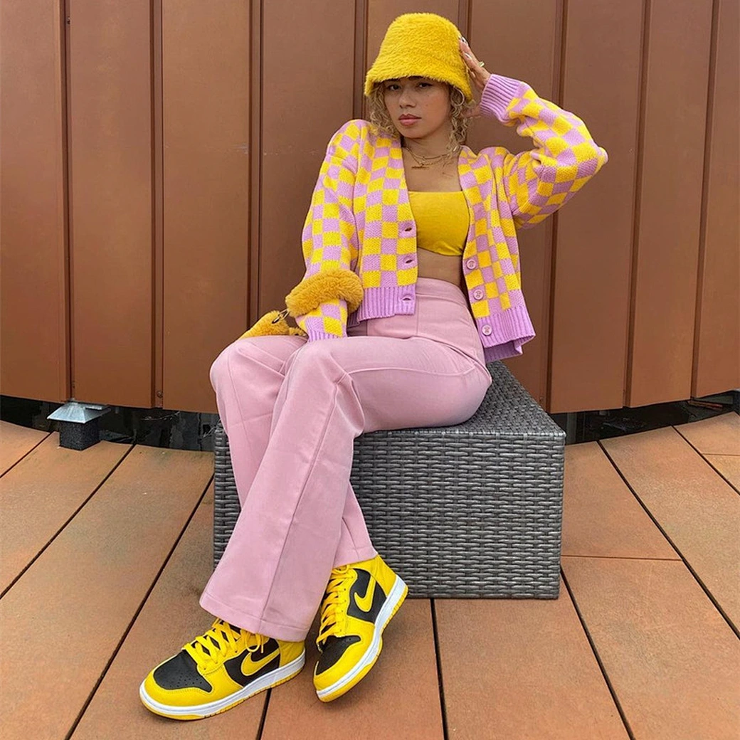 What makes loose pink sweater popular for autumn women wear? High-quality wool acrylic checkerboard V-neck cardigan, anti-wrinkle & breathable. Support OEM & 7-day sample. Bulk orders get exclusive discount.