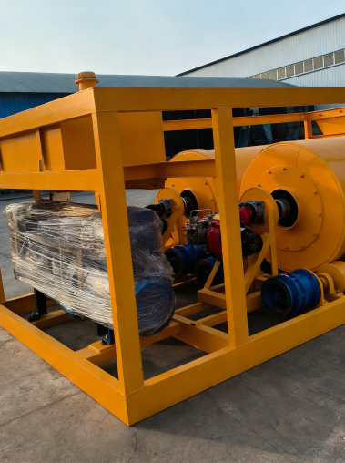 Recycled asphalt mixer with traction diesel powered