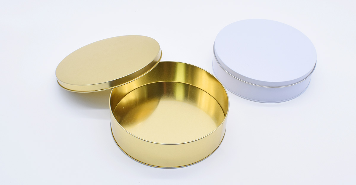 Shop our custom round cake tin for bakeries, gift shops, and retail brands. Looking for something unique? Our dream cake tin is fully customizable with your logo, size, and finish. Food-grade tinplate, airtight seal. Request a free sample today.