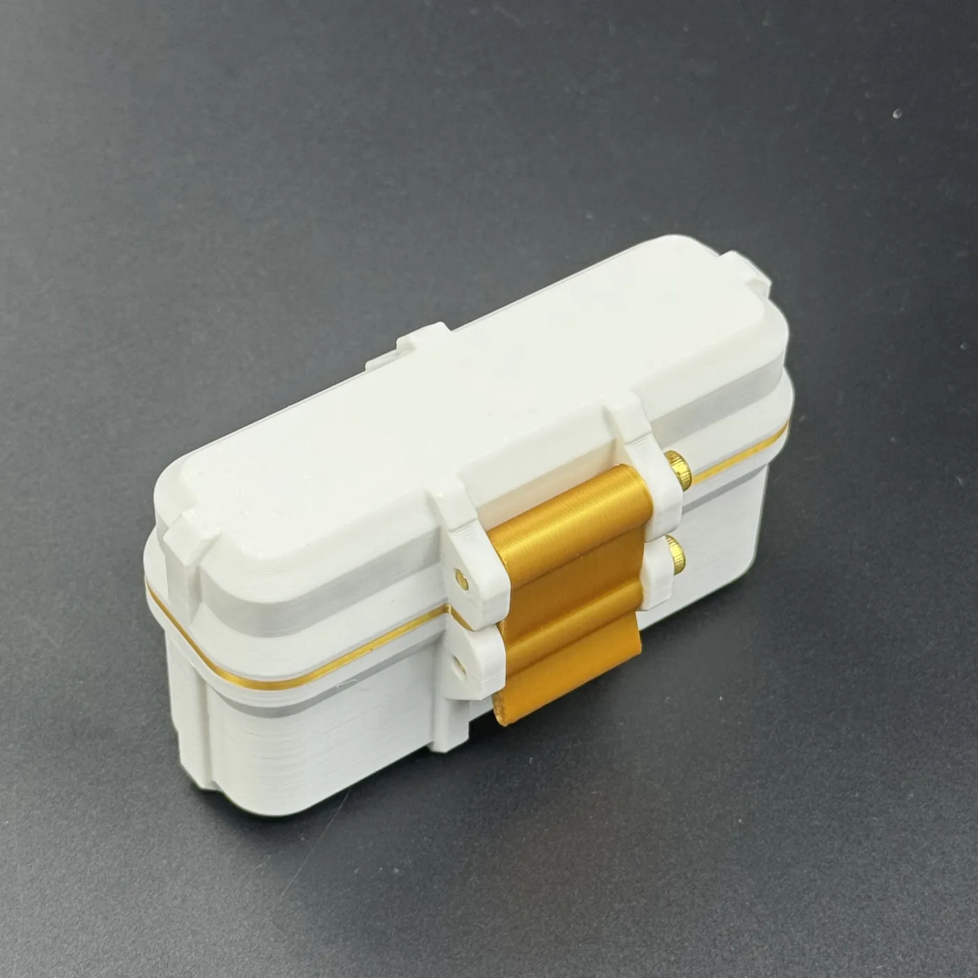 4x1 linear white and gold 3ml vial case closed, front angle