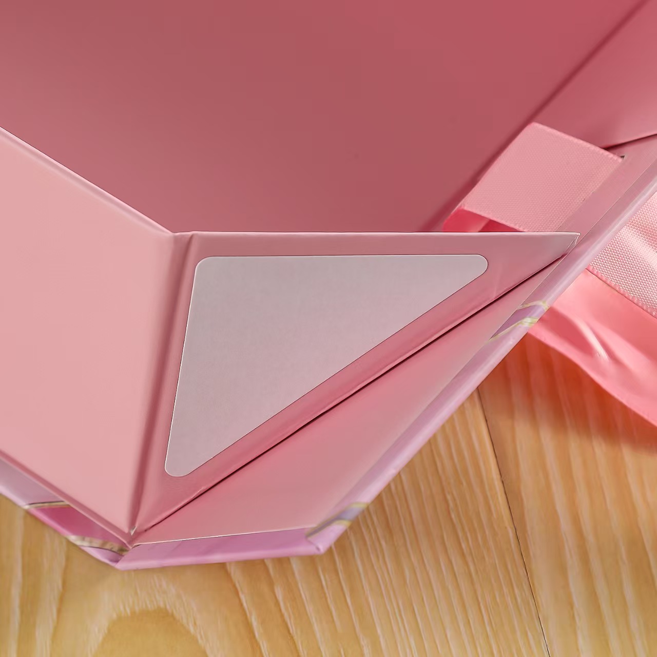Pink gift box, present packaging, ribbon detail, paper box