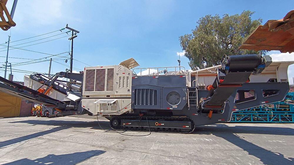 350TPH TF350 Track-mounted Mobile Impact Crusher for Limestone Quarrying in Brazil