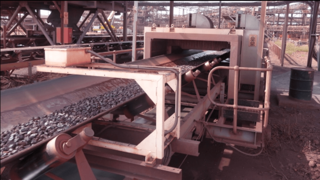 200TPH PE Jaw Crusher & HP Cone Crusher for Copper-Molybdenum Ore Mining in Chile