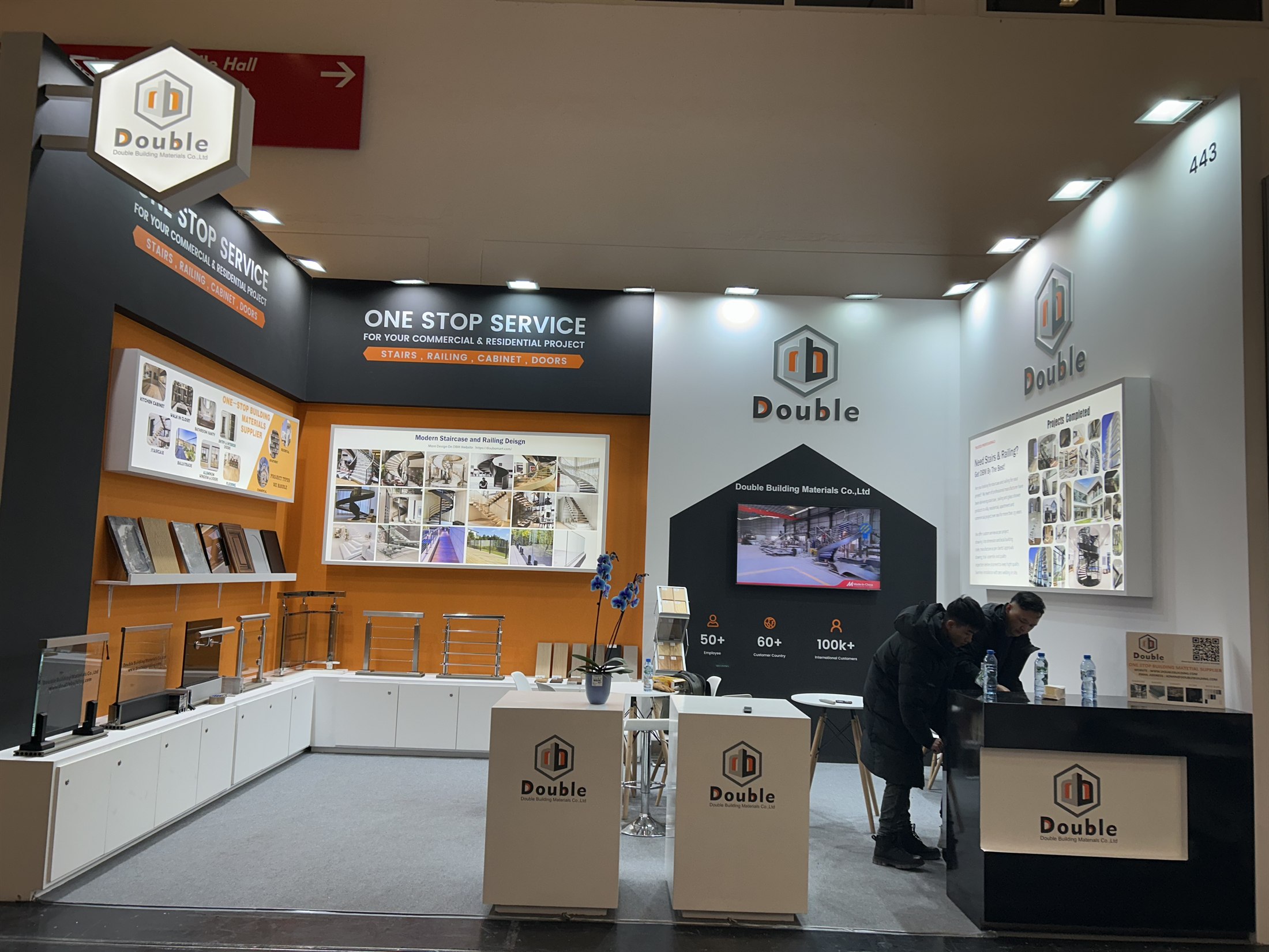 Double Building stand 443 with railing samples, a reception desk and project boards