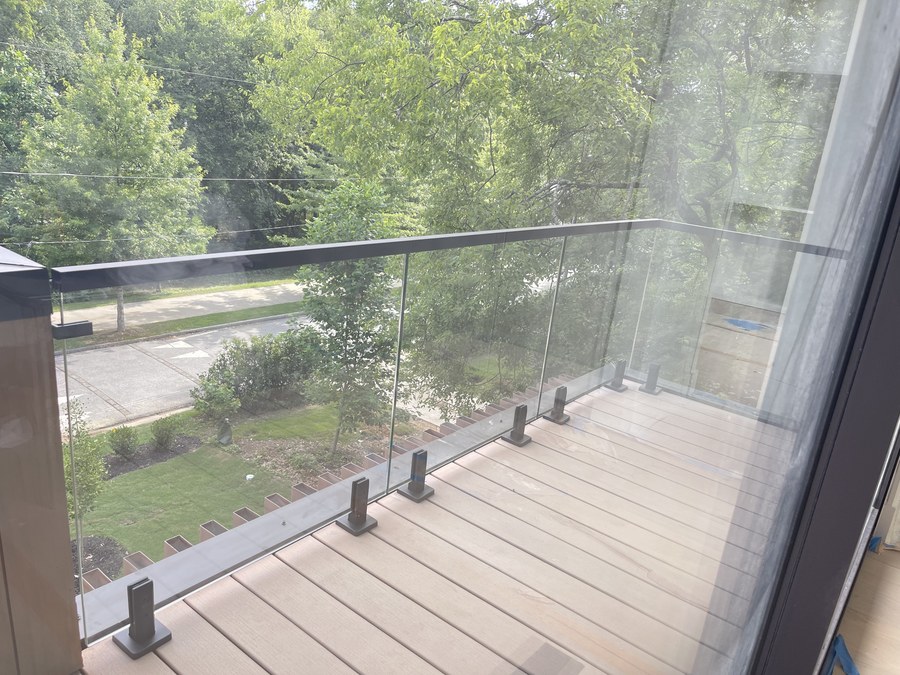 Short floor clamps for outdoor spigot glass railing