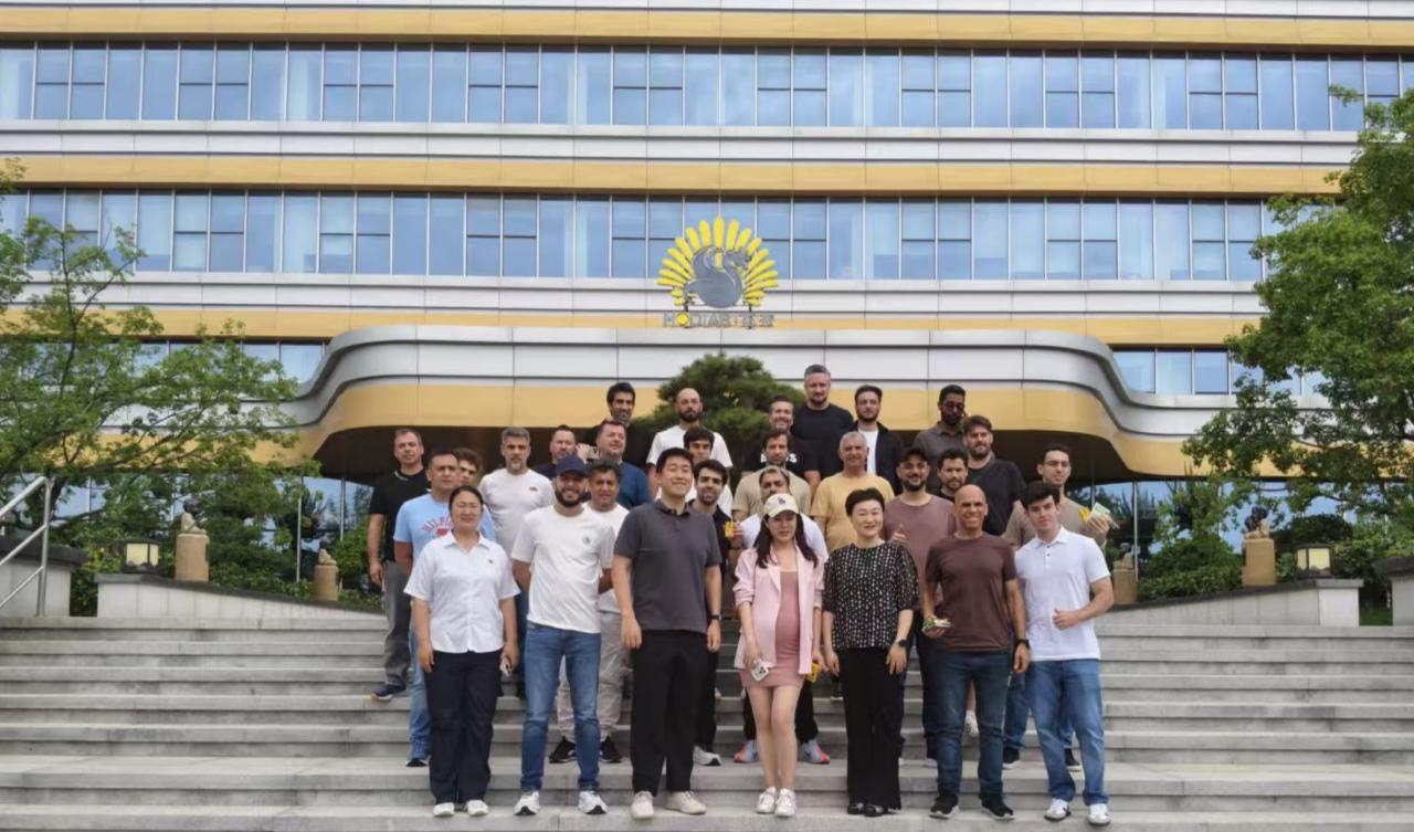 Group photo of the delegation and Hodias team