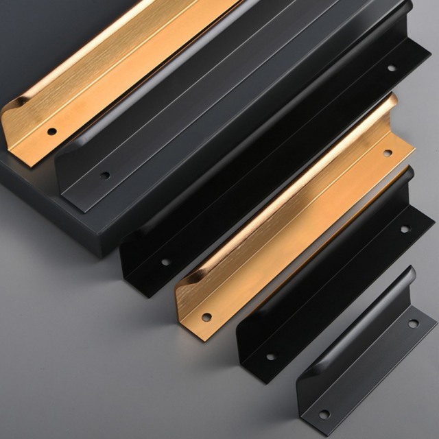 Edge-molding Concealed Handle