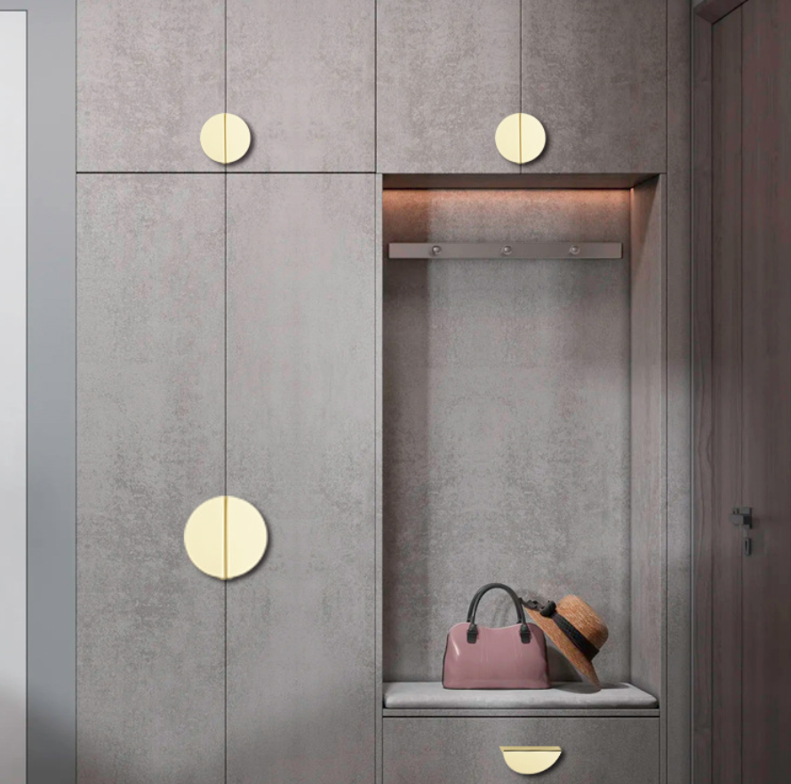 semi-circular pull handle