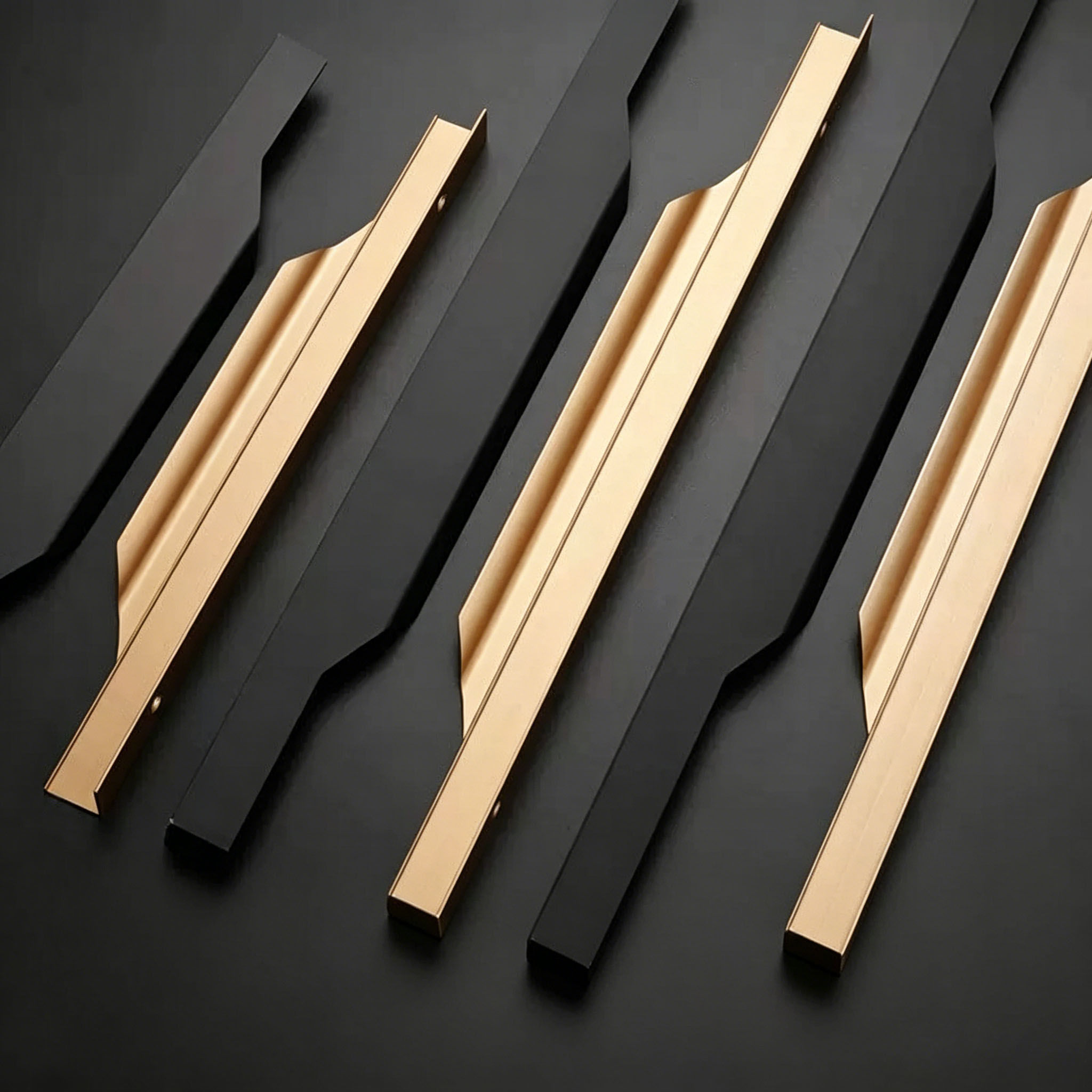 edge pull handle