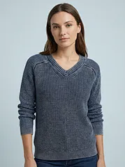 private label V-neck knitwear supplier