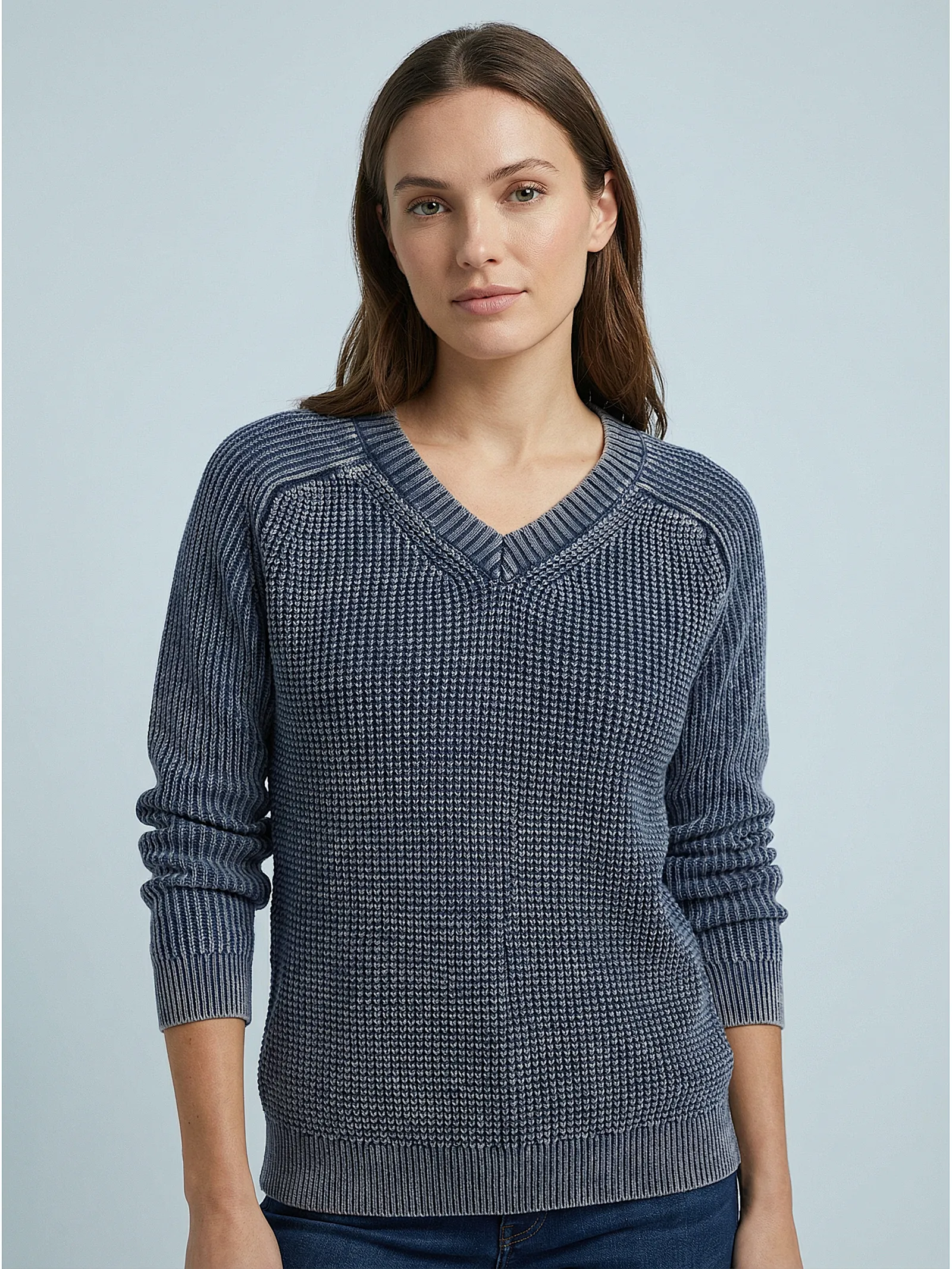 private label V-neck knitwear supplier