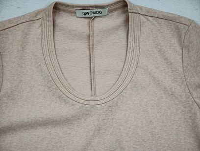 double-bound neckline jersey tee