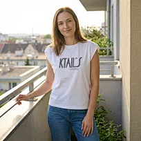 extended shoulder casual tee