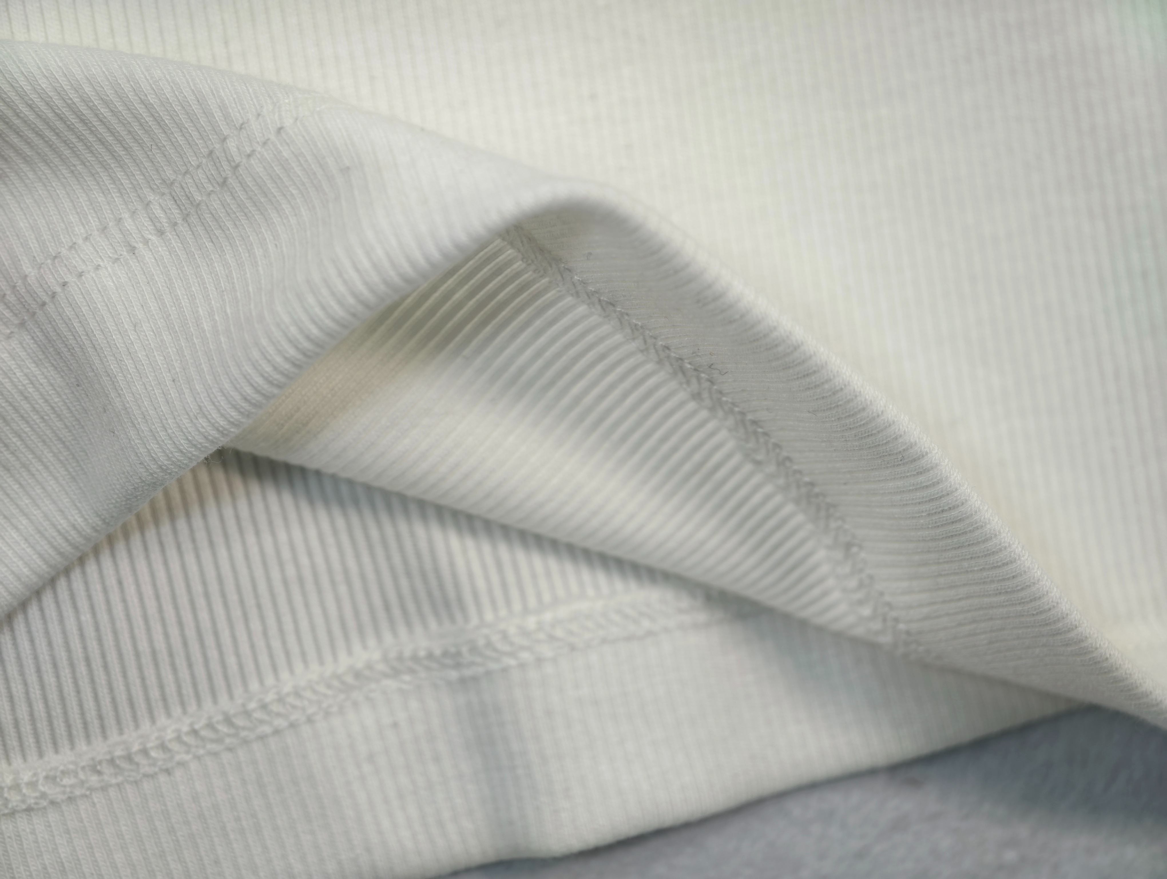 2×2 rib knit stretch and seam finishing detail