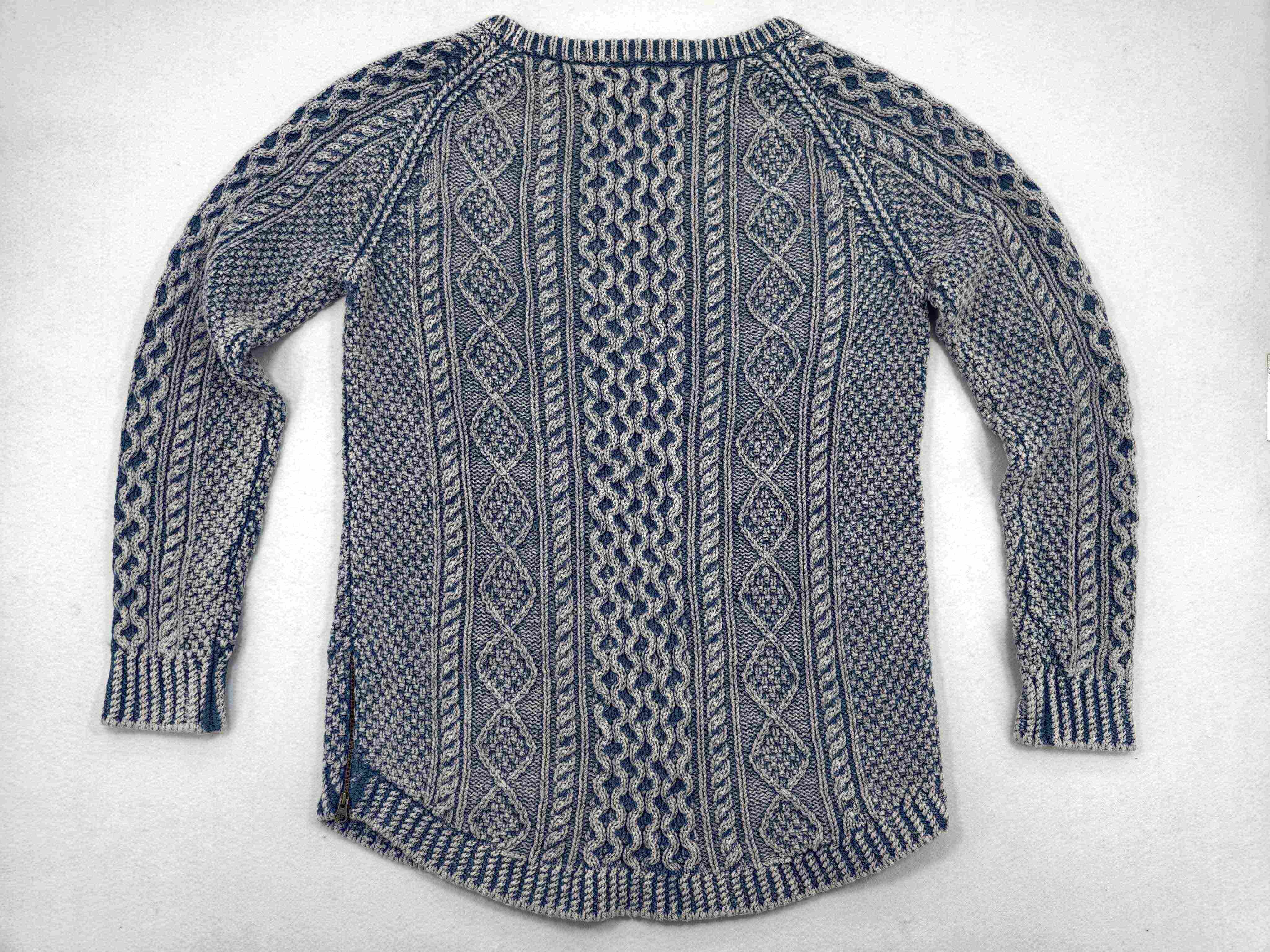 Back panel with symmetrical Aran stitch layout