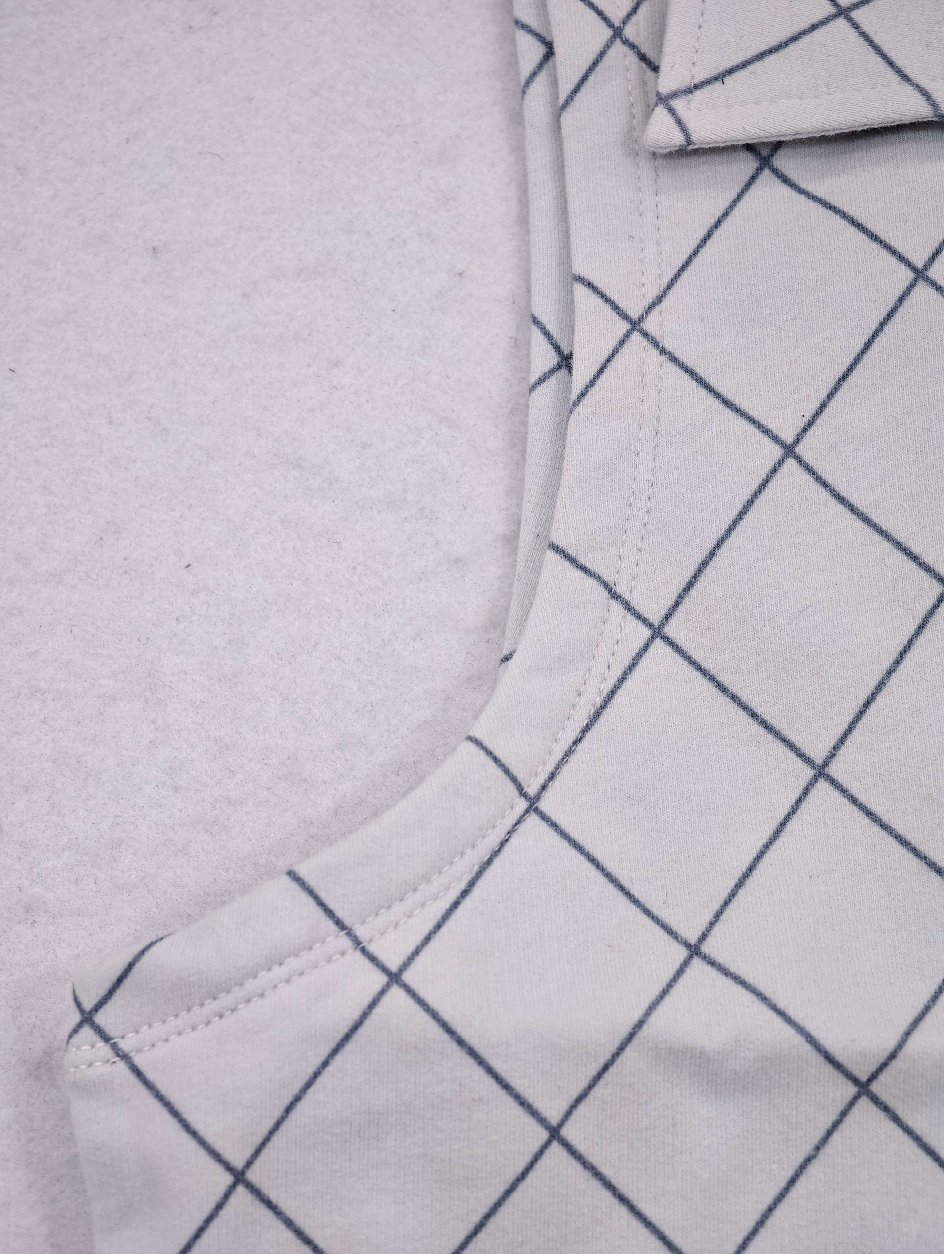 Shaped sleeveless armhole with clean edge stitching