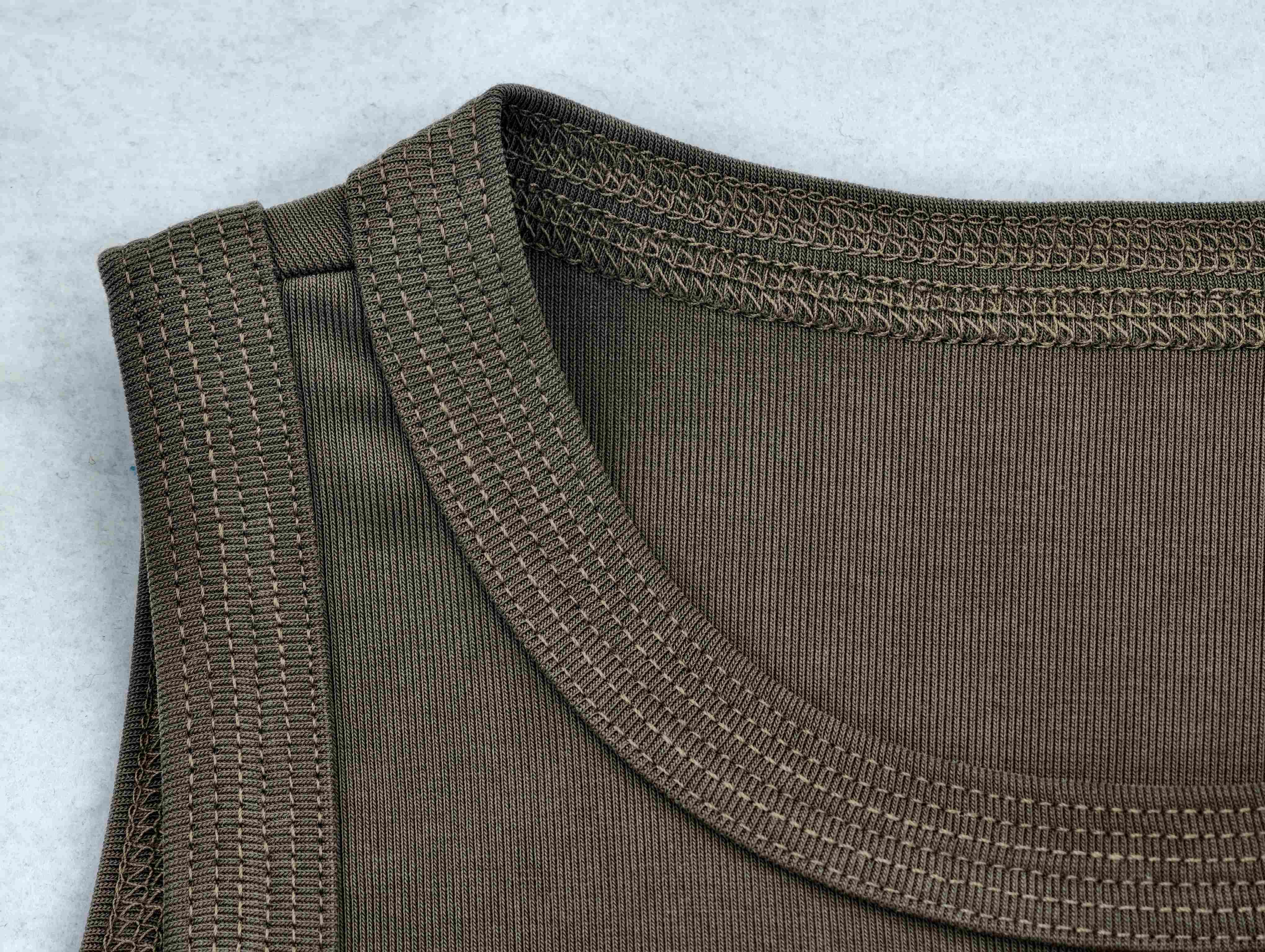 Bound neckline and shoulder construction in fine rib knit