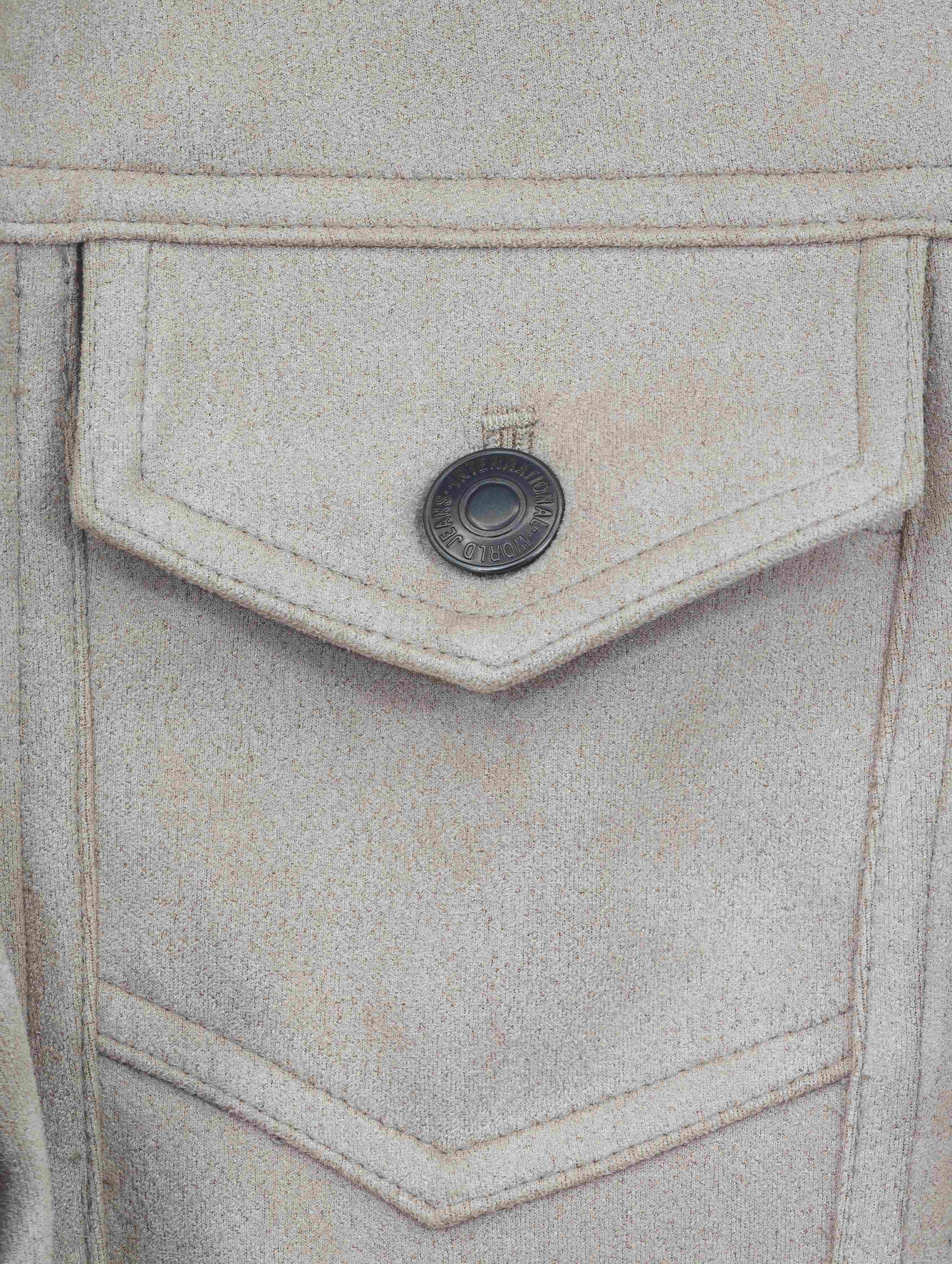 Flap chest pocket with dark metal snap closure