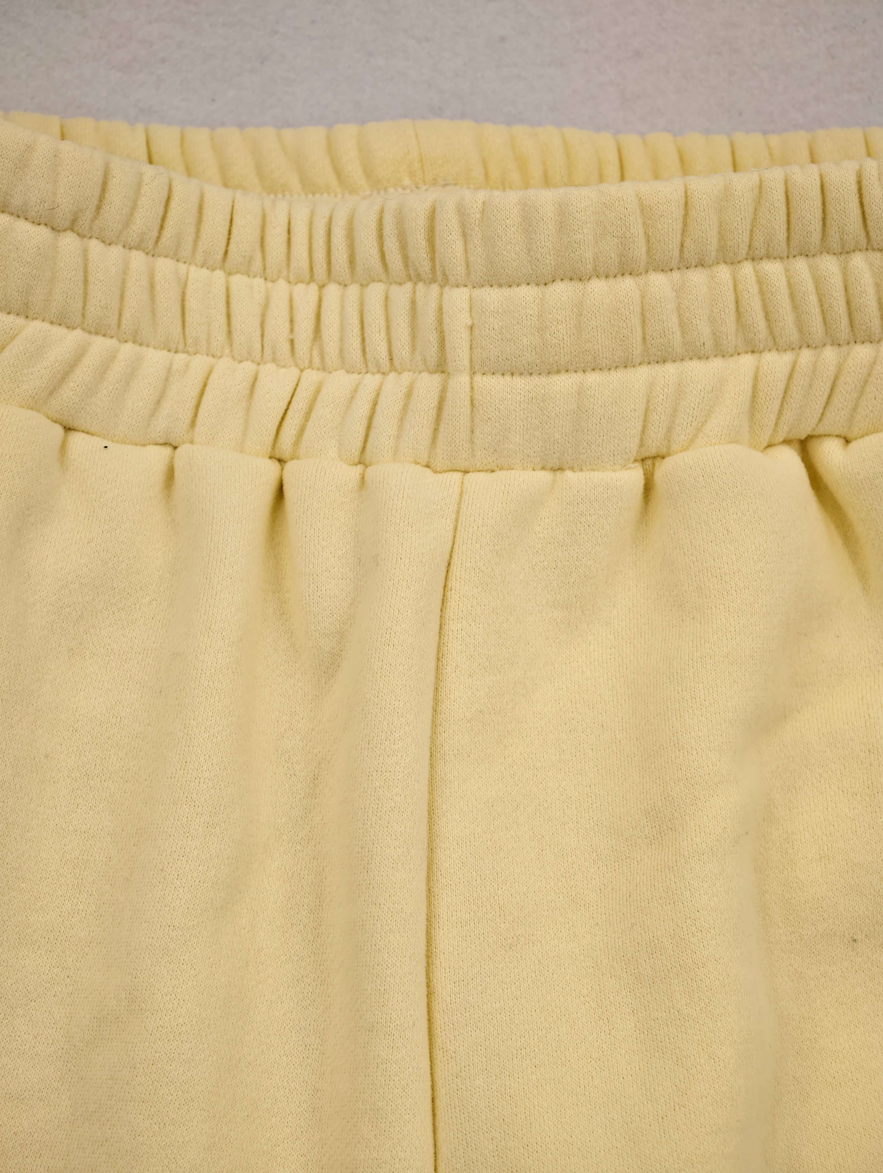 Multi-row gathered waistband and center-front seam finish