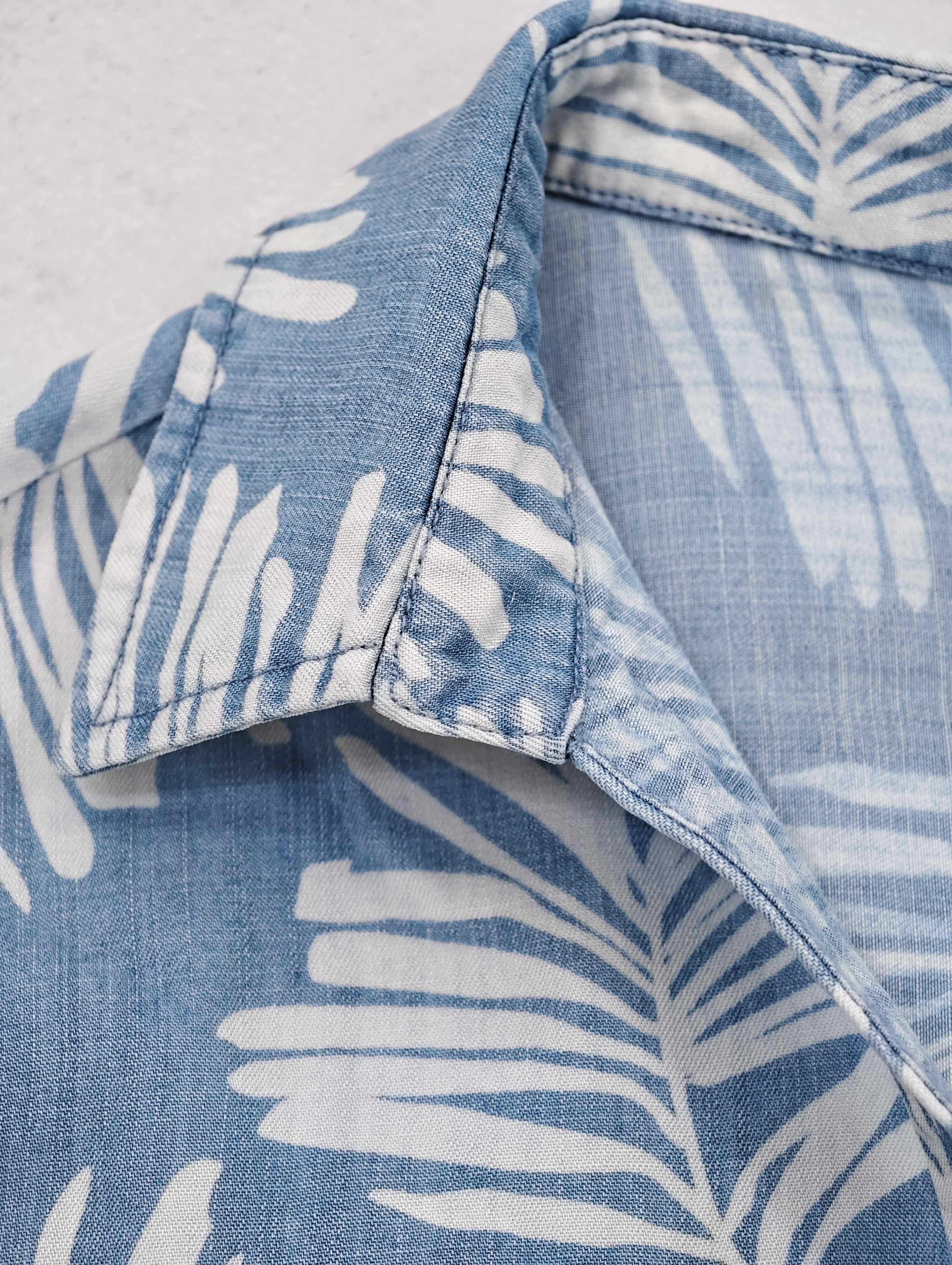 Turn-down collar and neckline stitching close-up