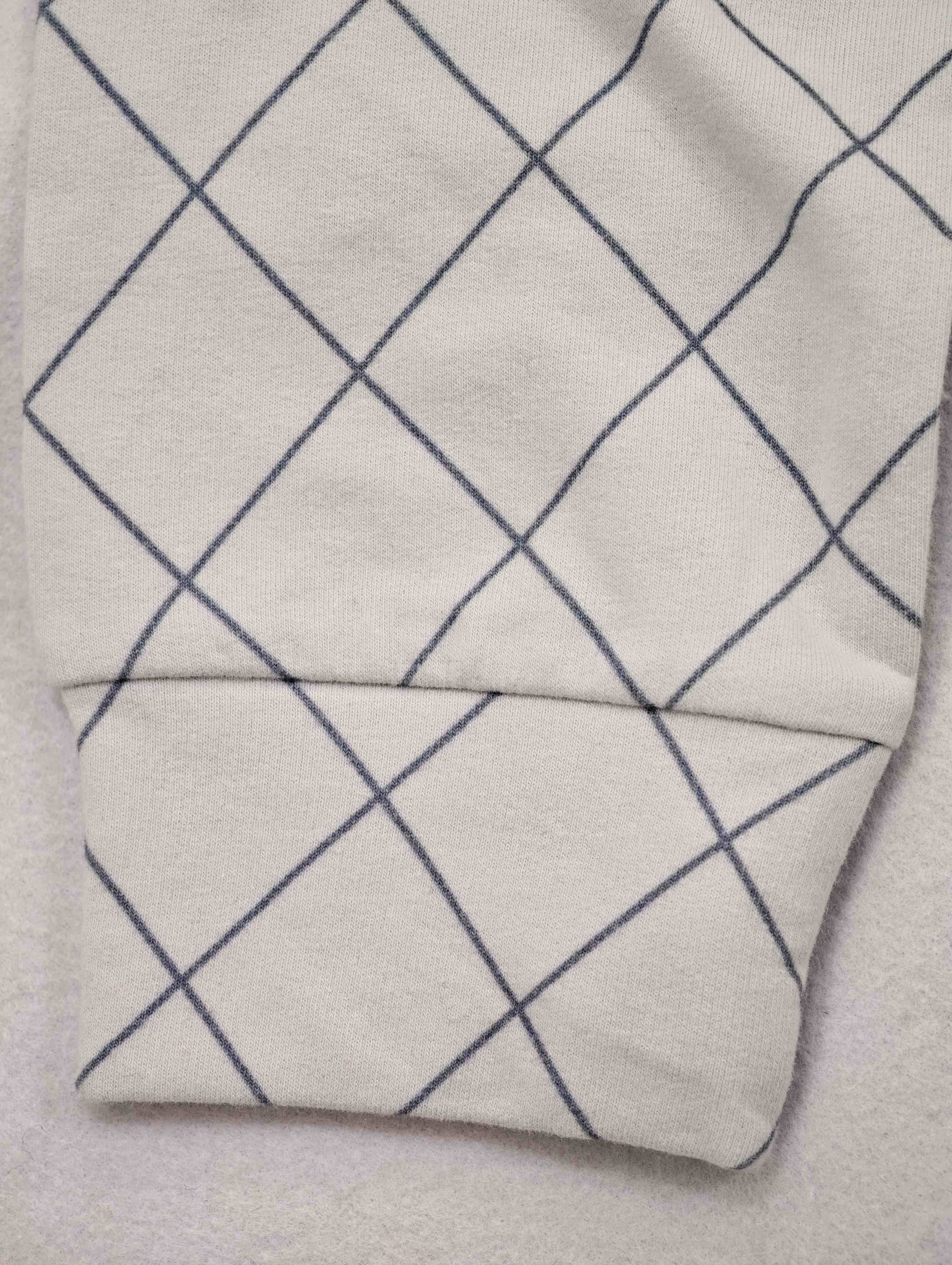 Folded sleeve cuff with clean stitching finish