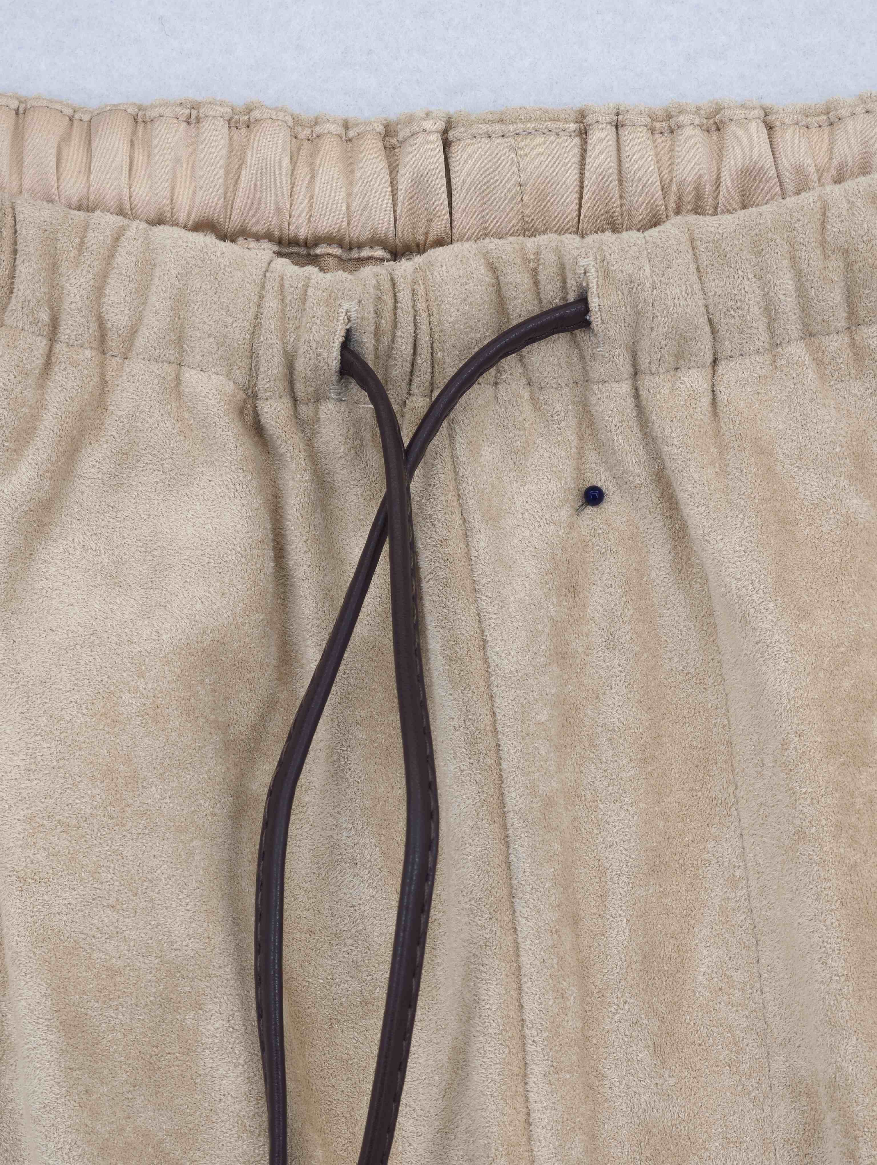 Elastic waistband with contrast drawcord construction close-up