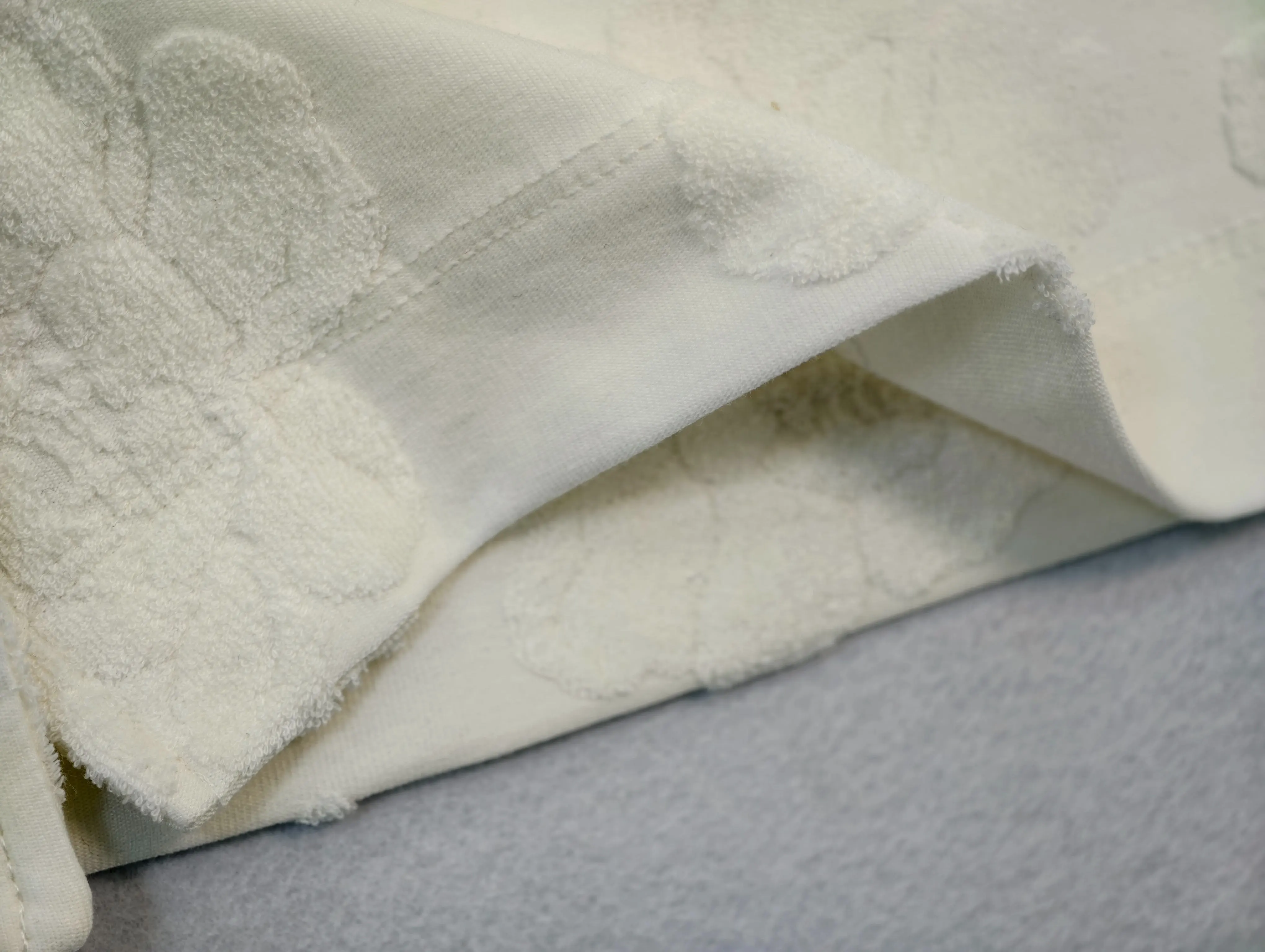 Raised jacquard fabric texture with reinforced sleeve hem