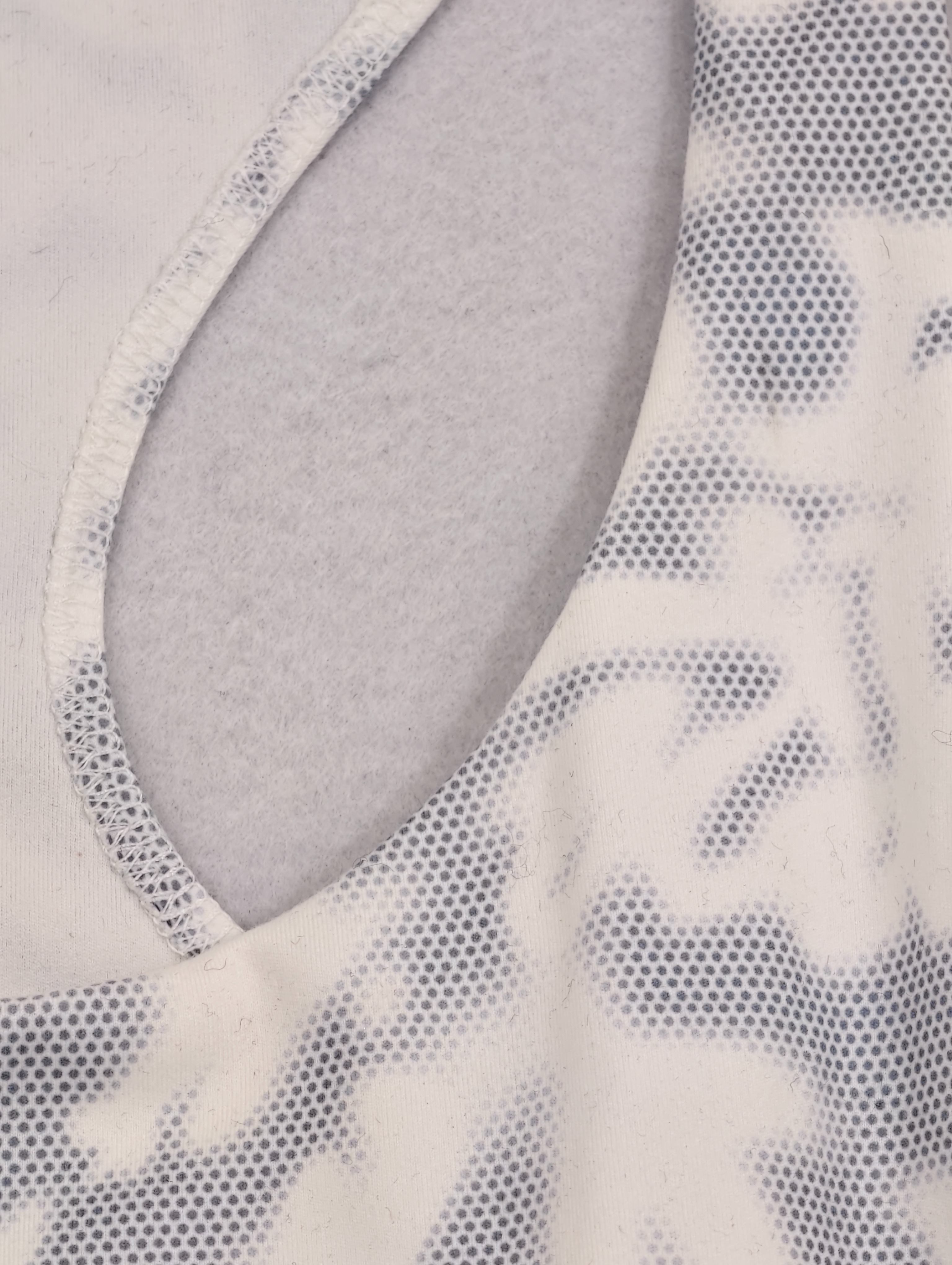 Scoop neckline and armhole stitching on printed sports bra