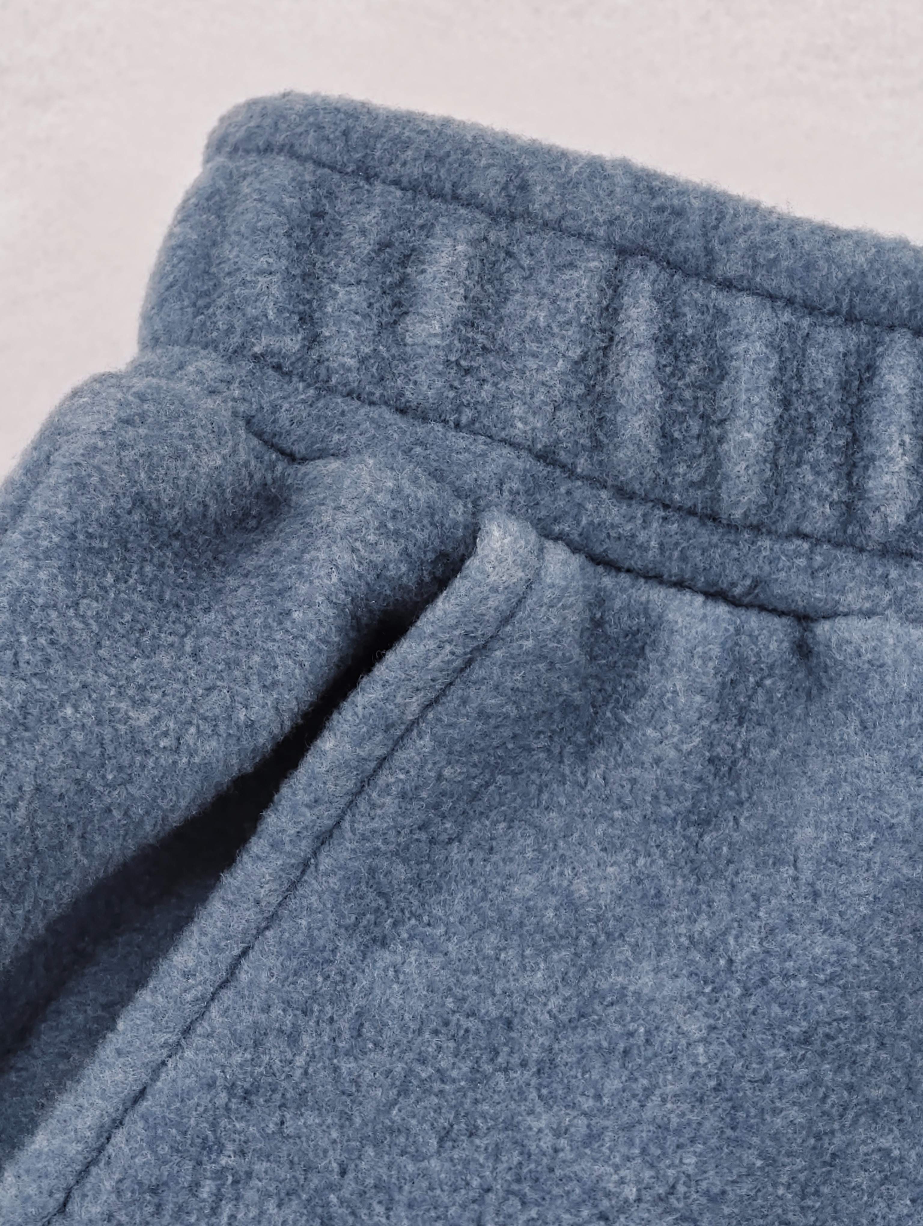 Elastic waistband and angled side pocket construction detail