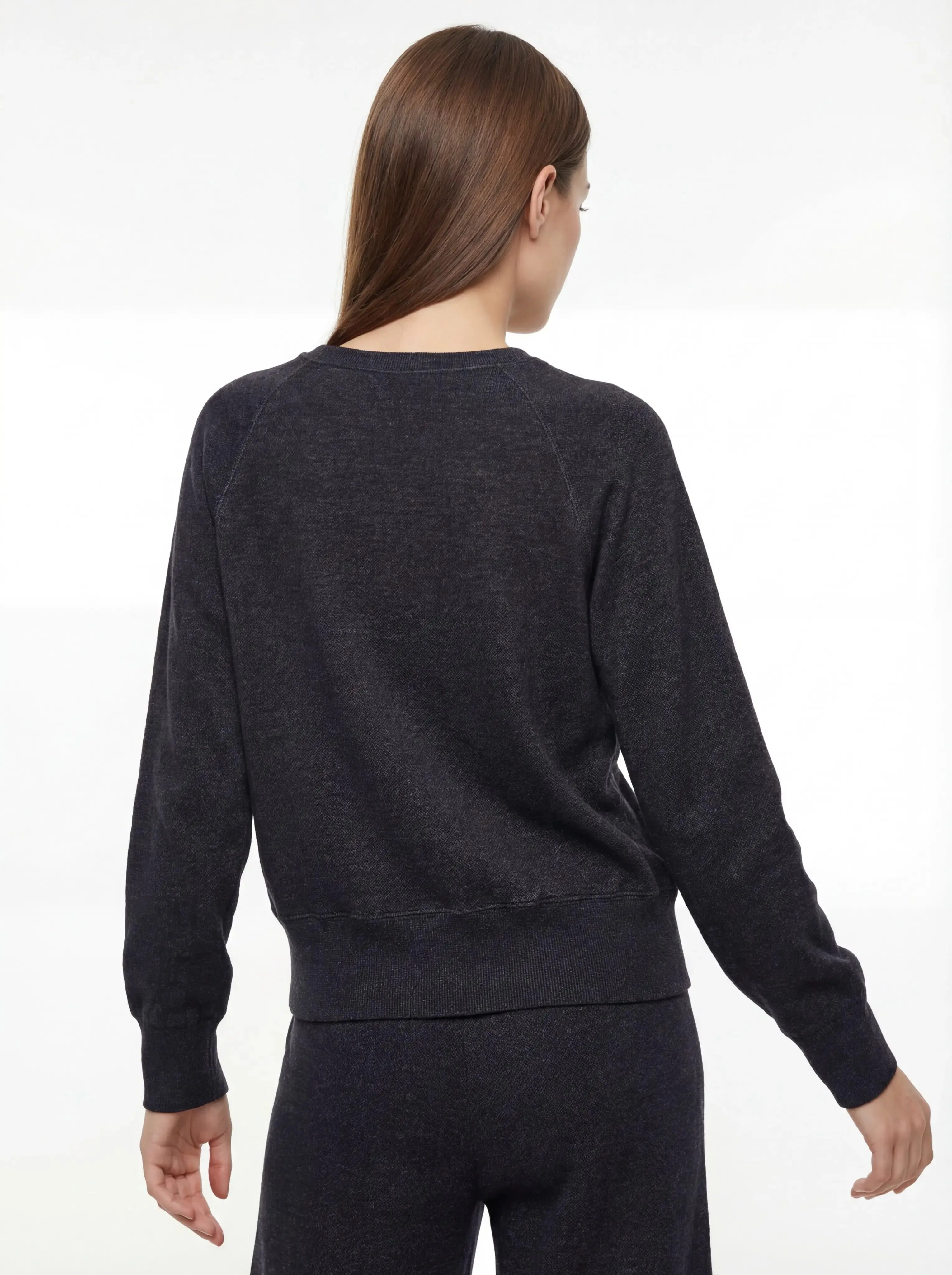 Back view with raglan sleeves and ribbed hem