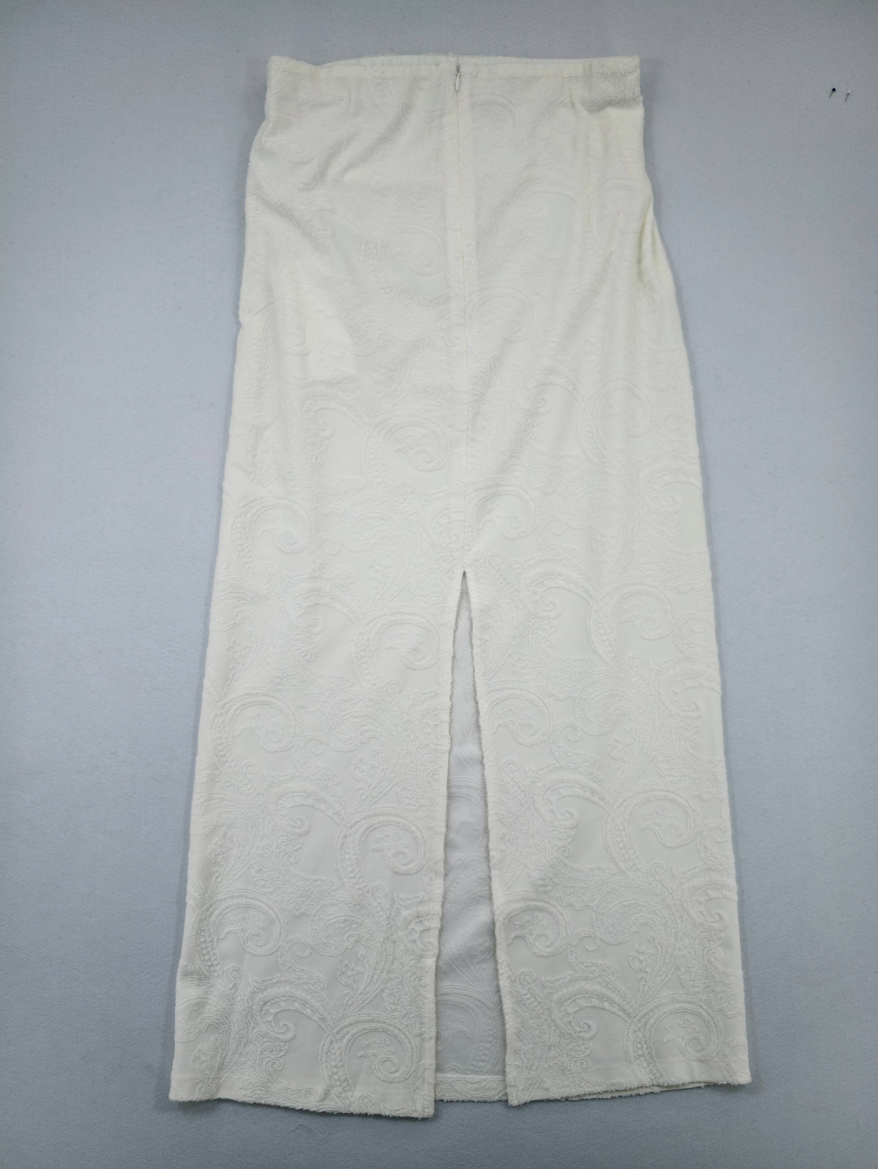 Back view with center slit for private label development