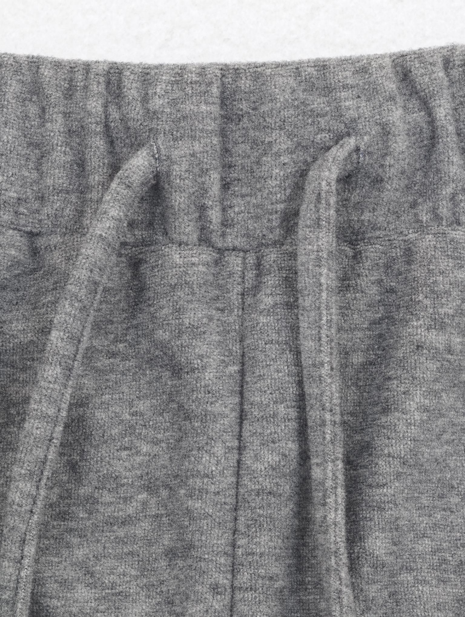 Elastic waistband and tonal drawcord construction detail