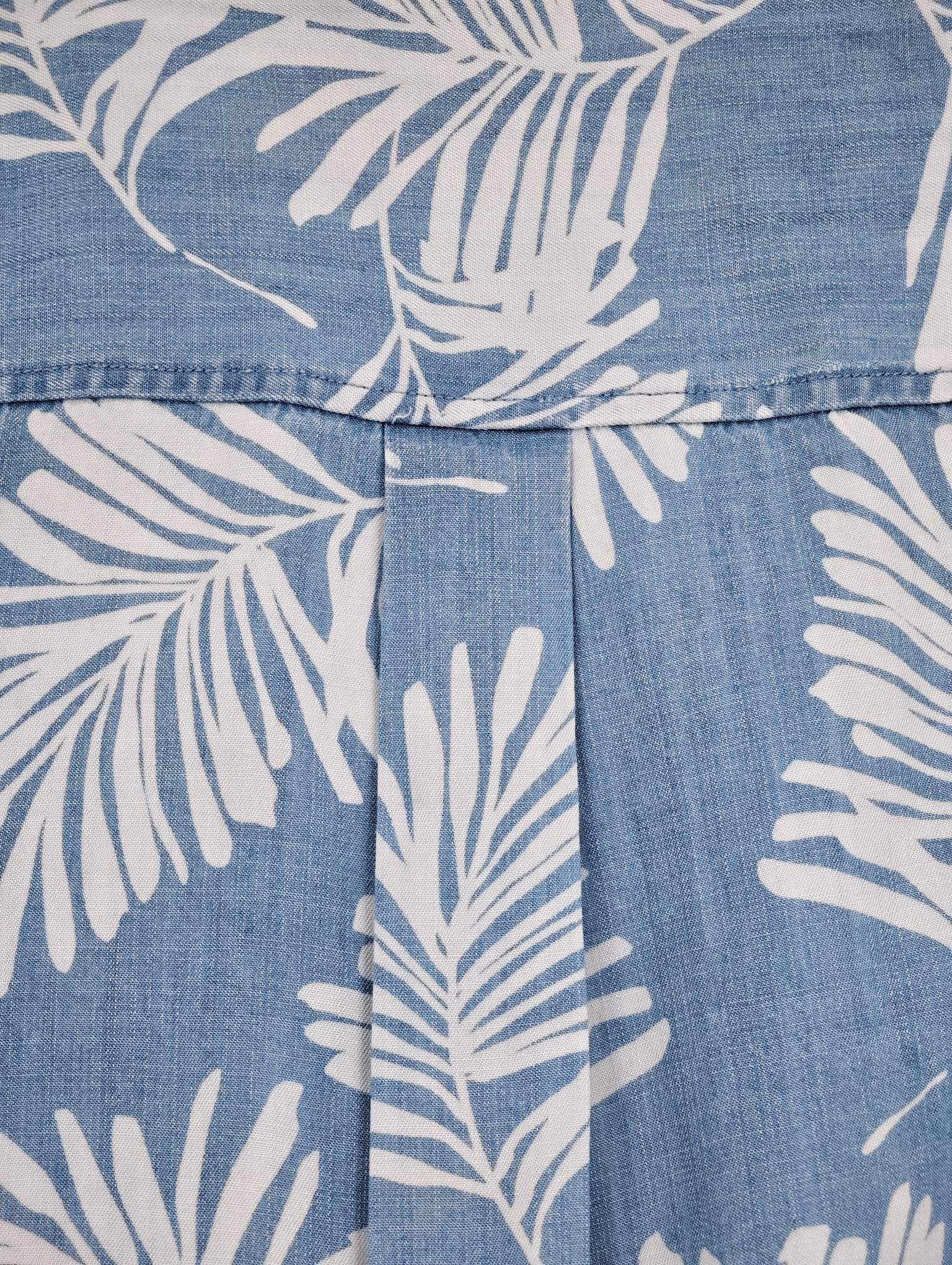 Printed chest patch pocket with clean topstitching detail