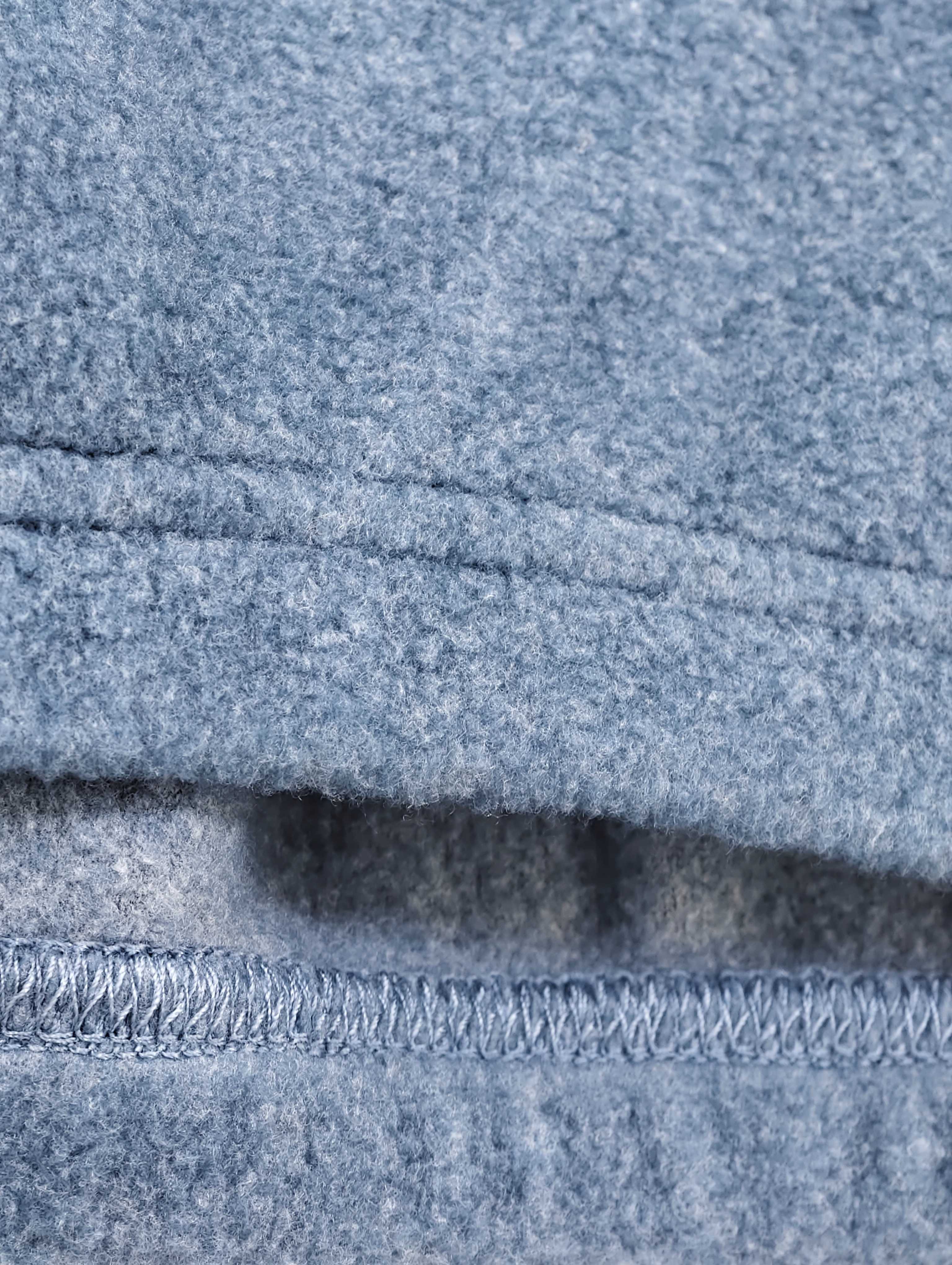 Elasticated sleeve cuff with reinforced overlock stitching